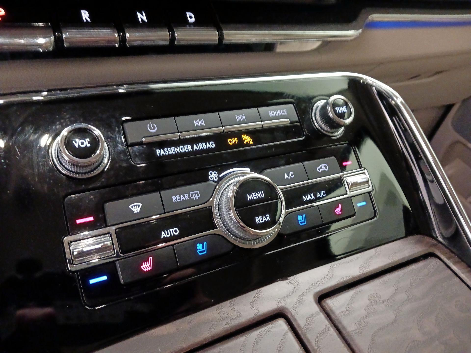 Thumbnail: 2020 Lincoln Navigator - 17