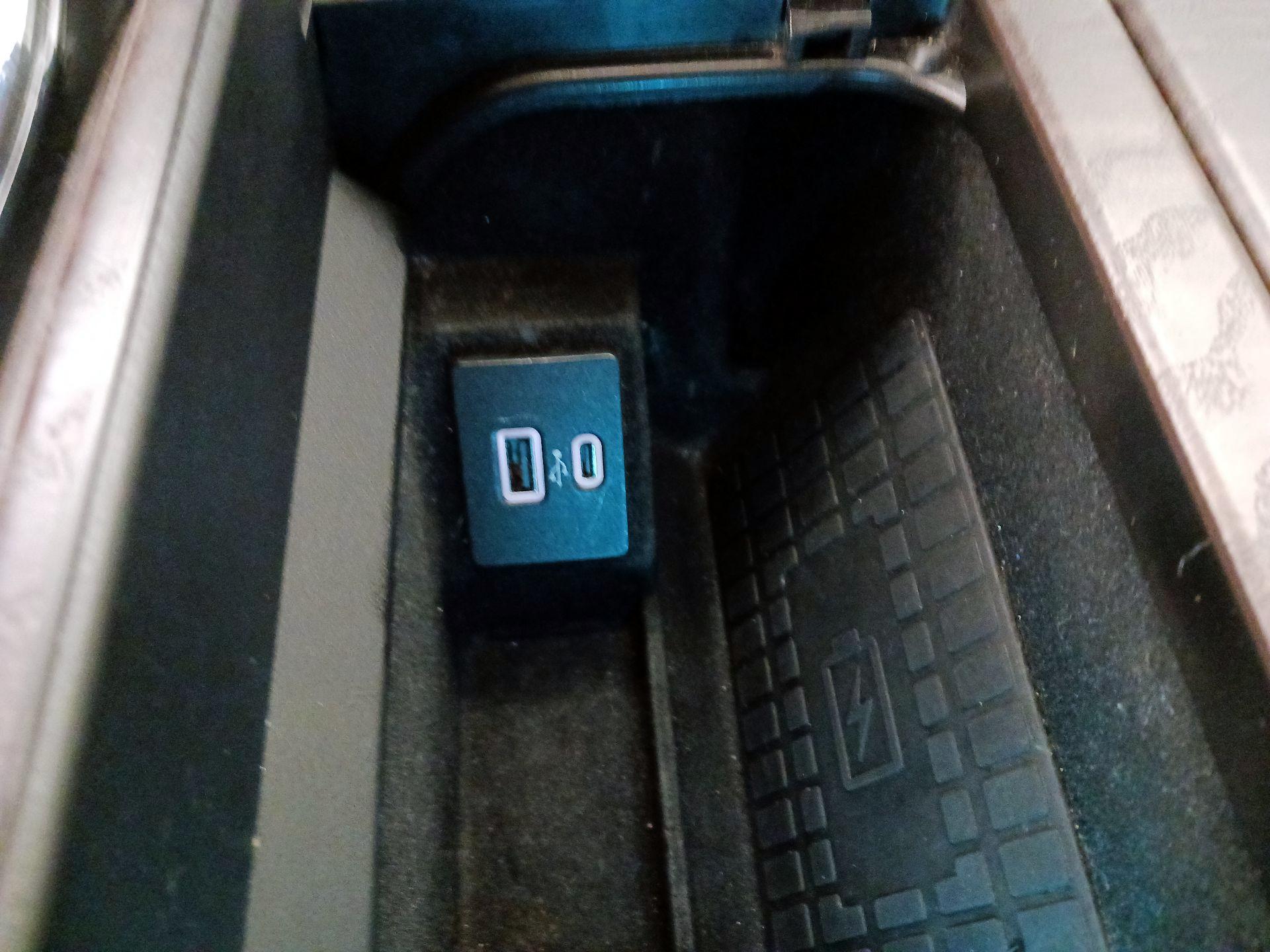 Thumbnail: 2020 Lincoln Navigator - 19