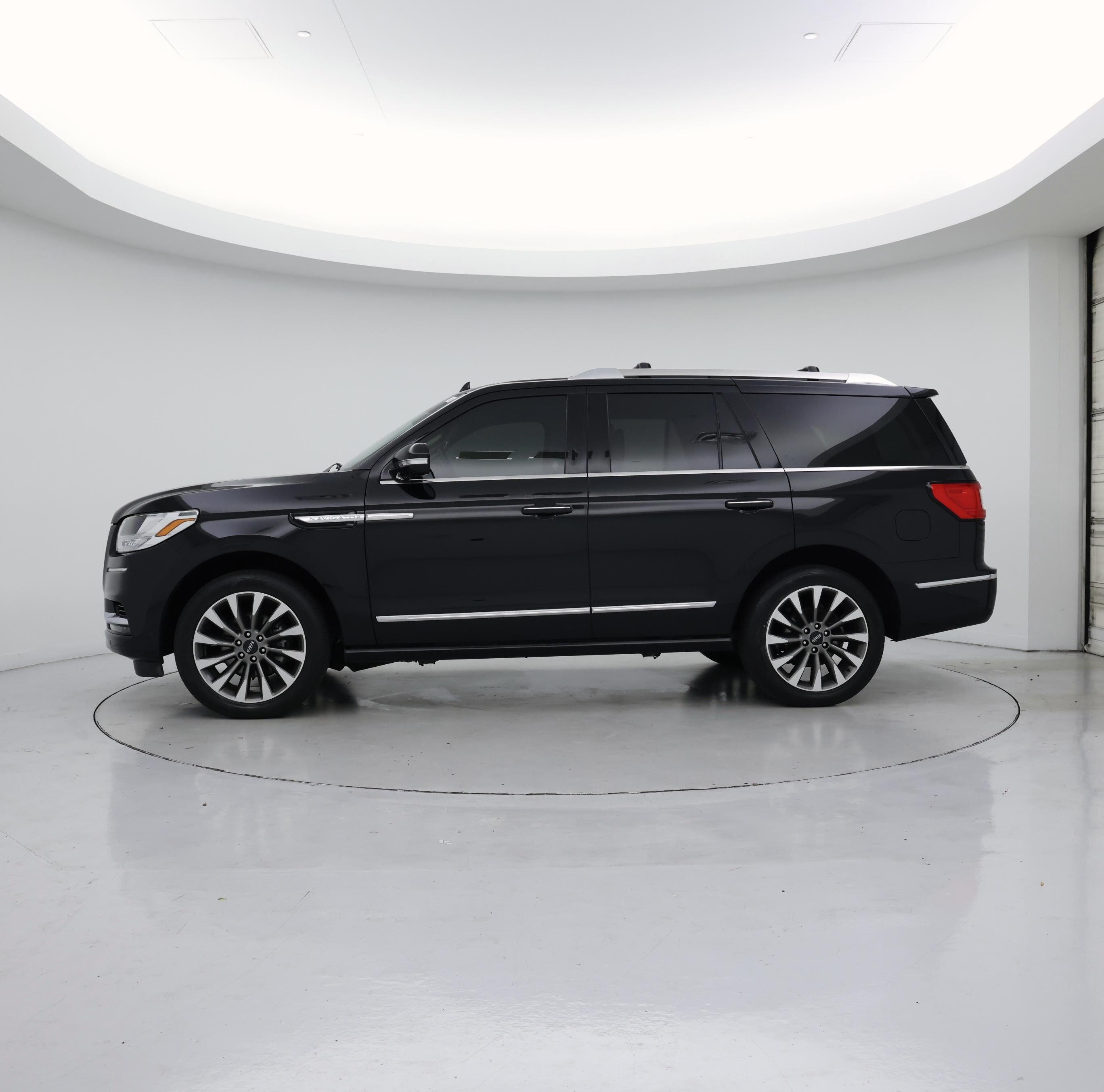 Thumbnail: 2020 Lincoln Navigator - 3