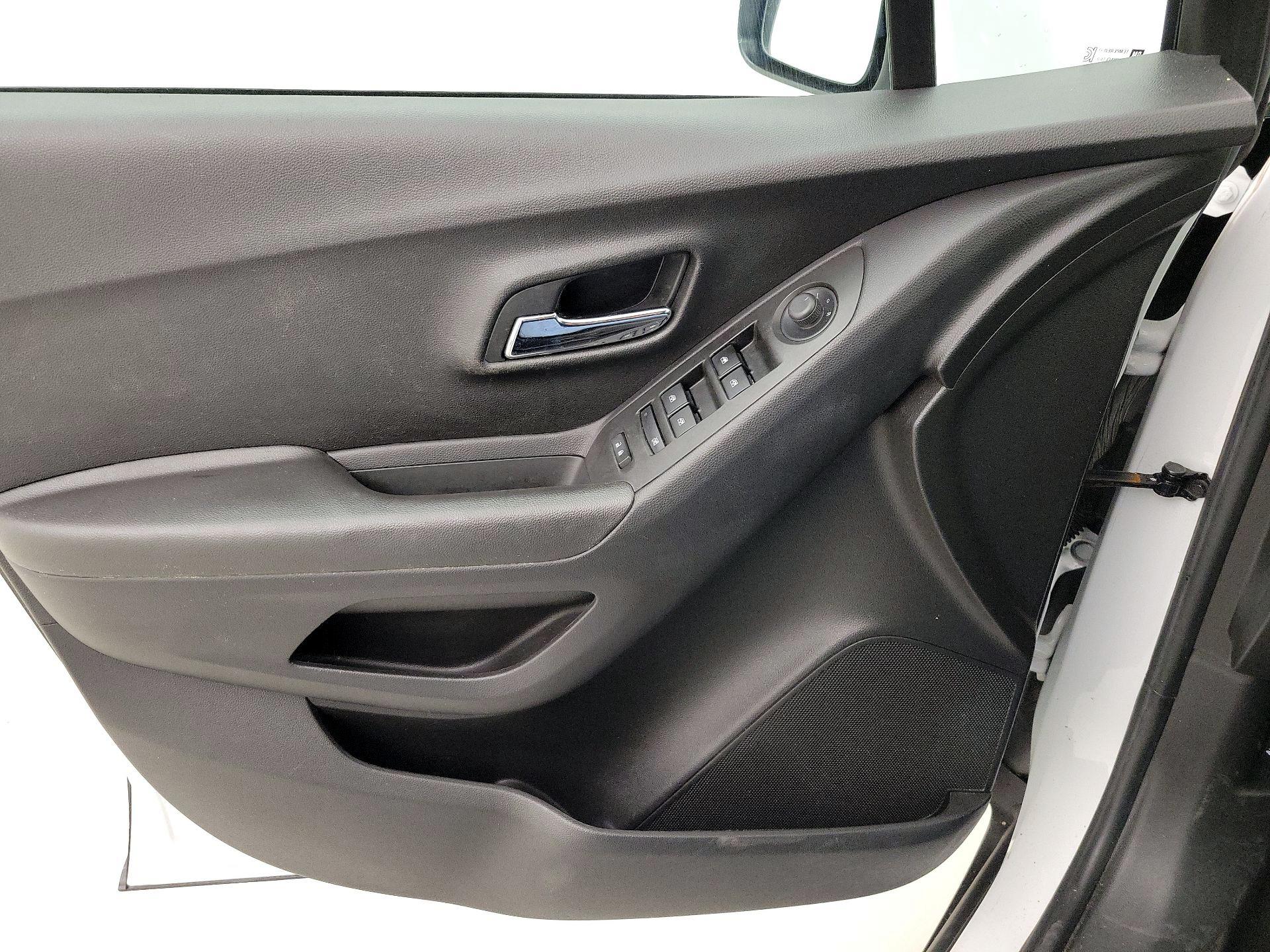 Thumbnail: 2018 Chevrolet Trax - 12