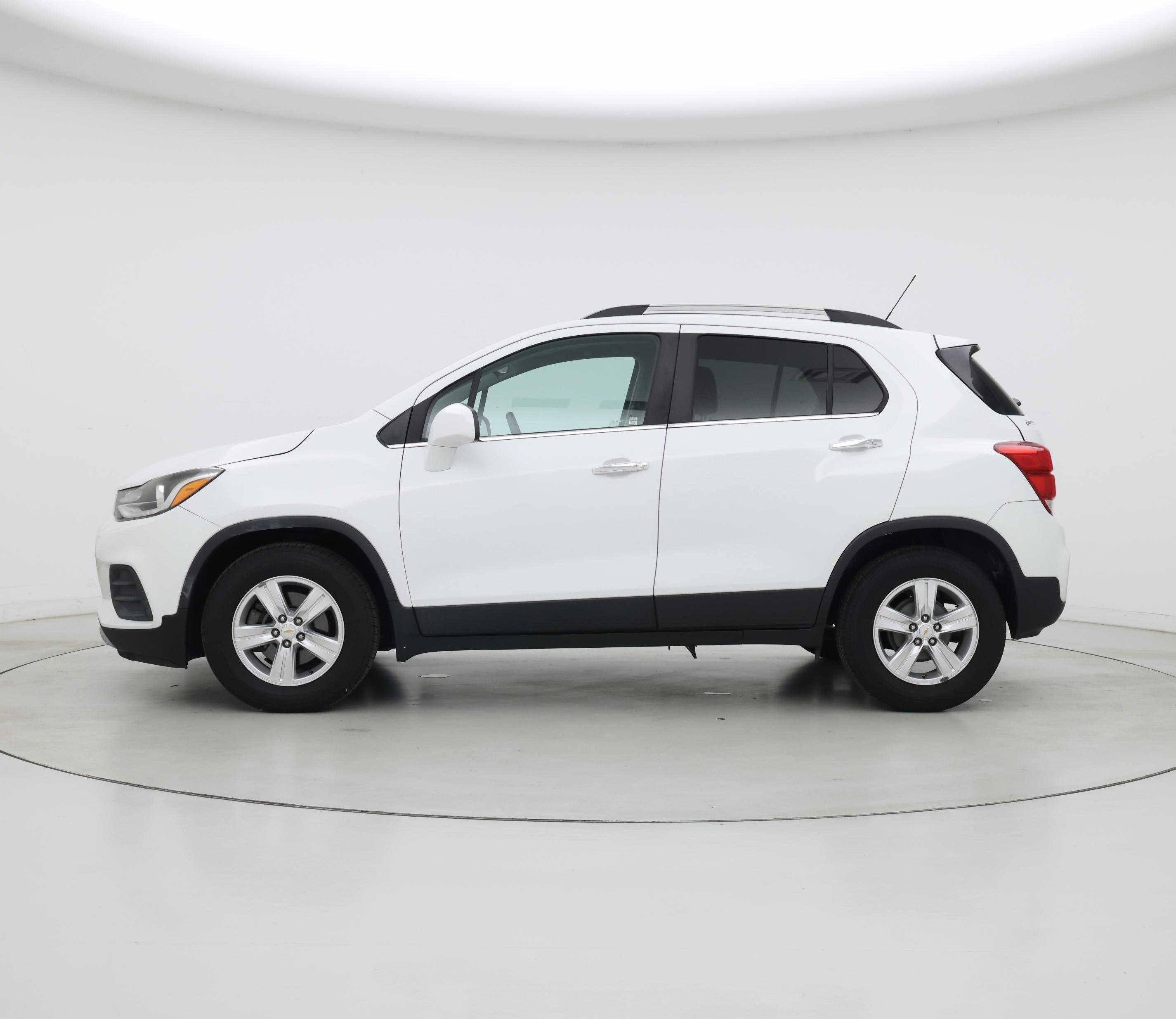 Thumbnail: 2018 Chevrolet Trax - 3