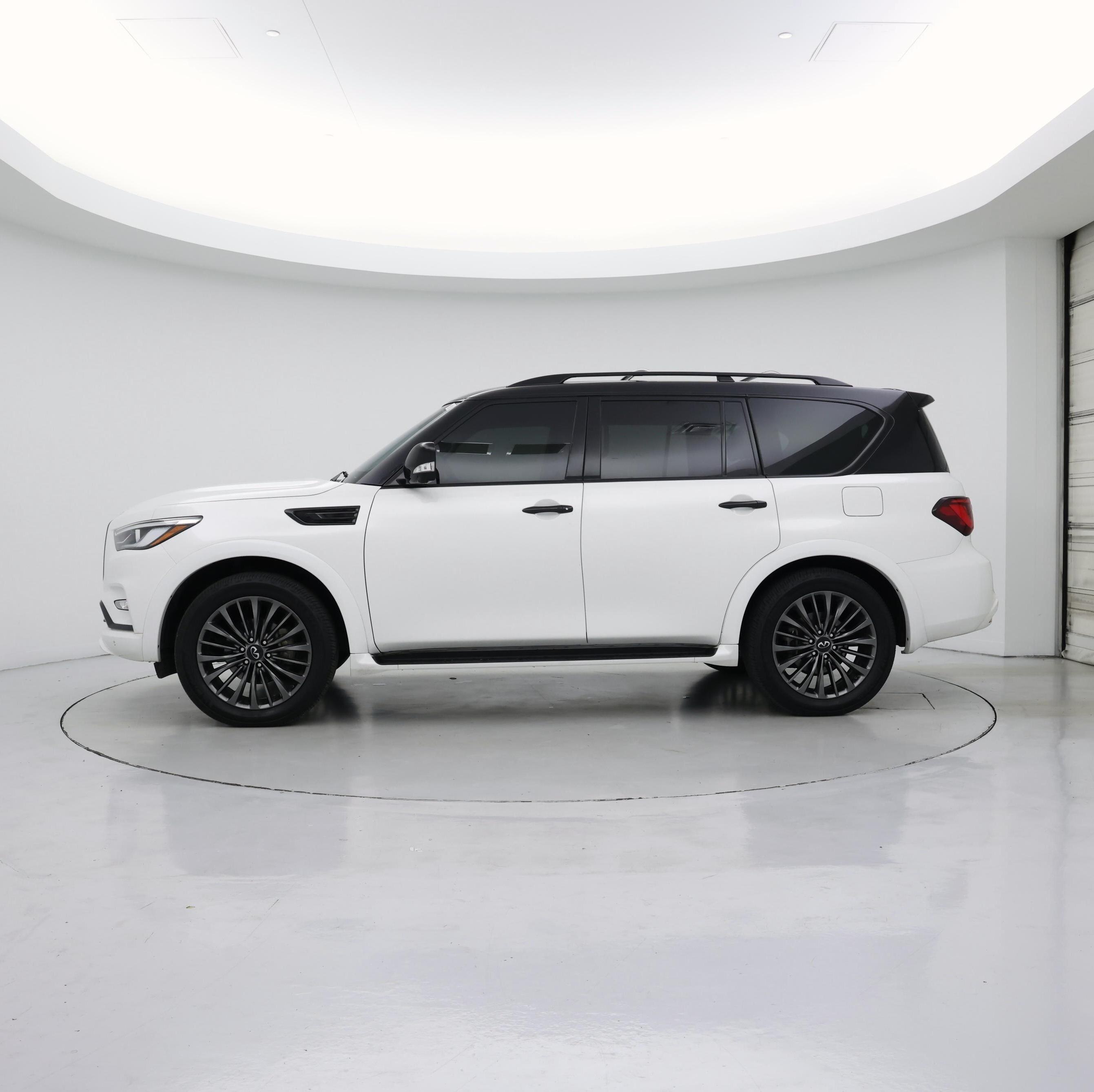 Thumbnail: 2023 INFINITI QX80 - 3