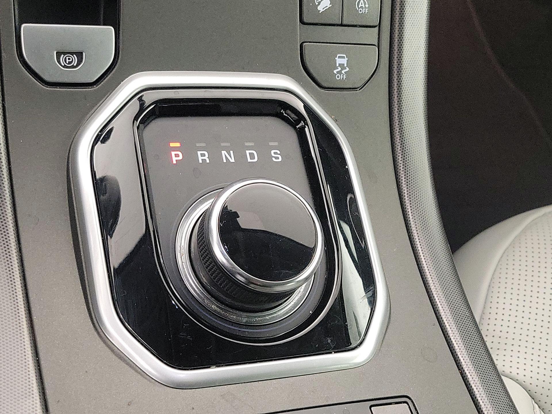 Thumbnail: 2018 Land Rover Range Rover Evoque - 17