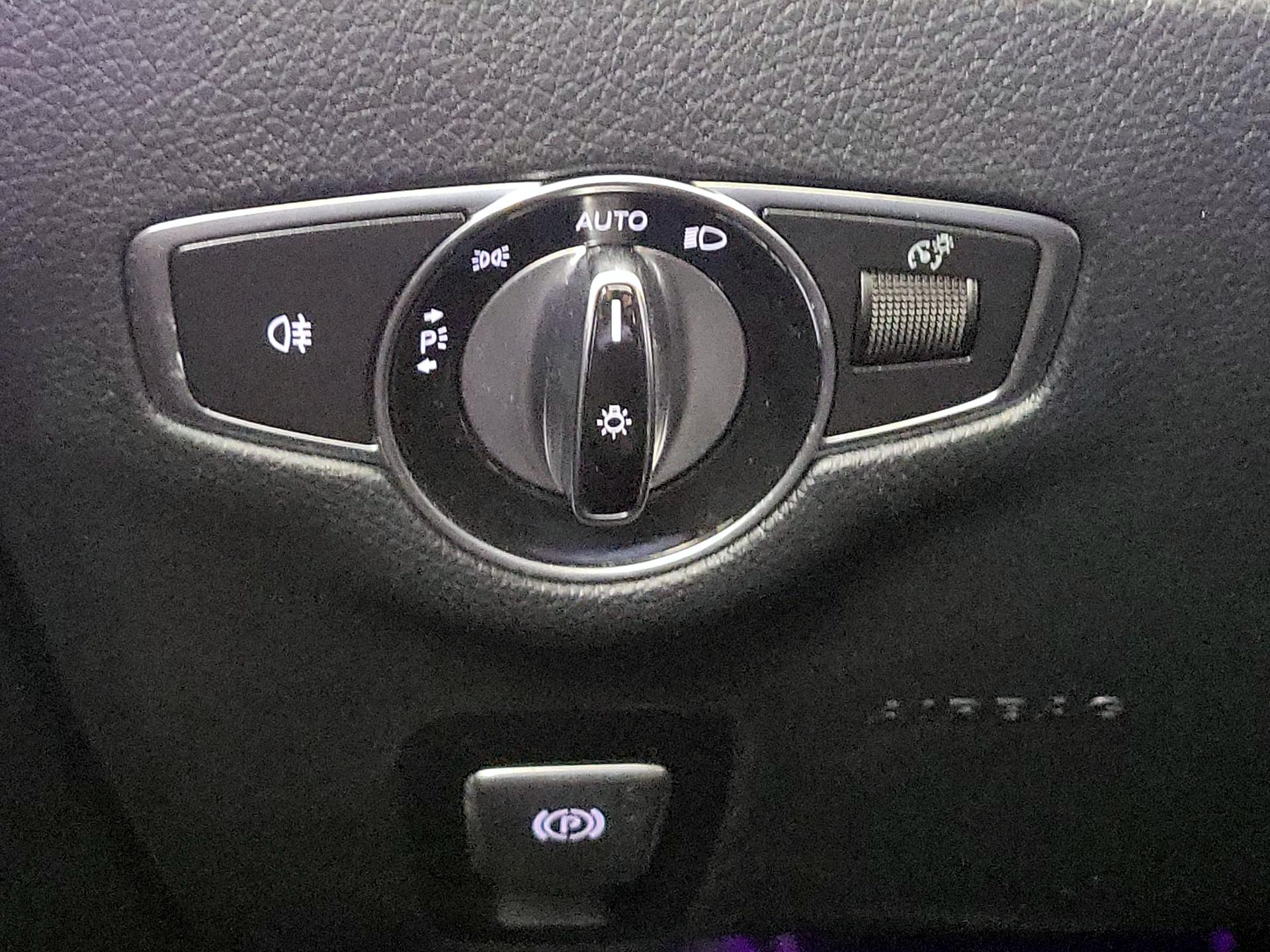 Thumbnail: 2020 Mercedes-Benz E-Class - 13