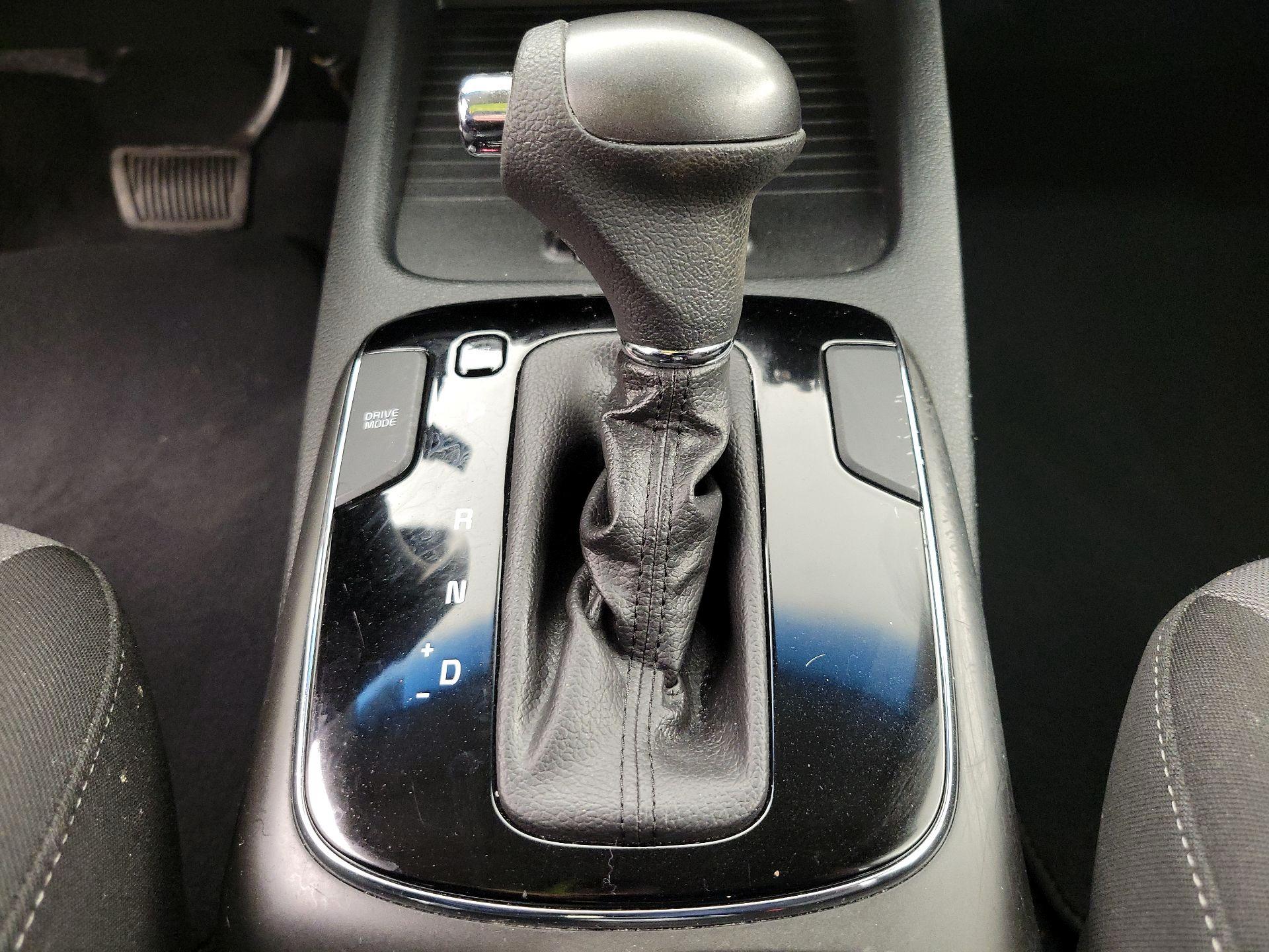 Thumbnail: 2018 Kia Forte - 17