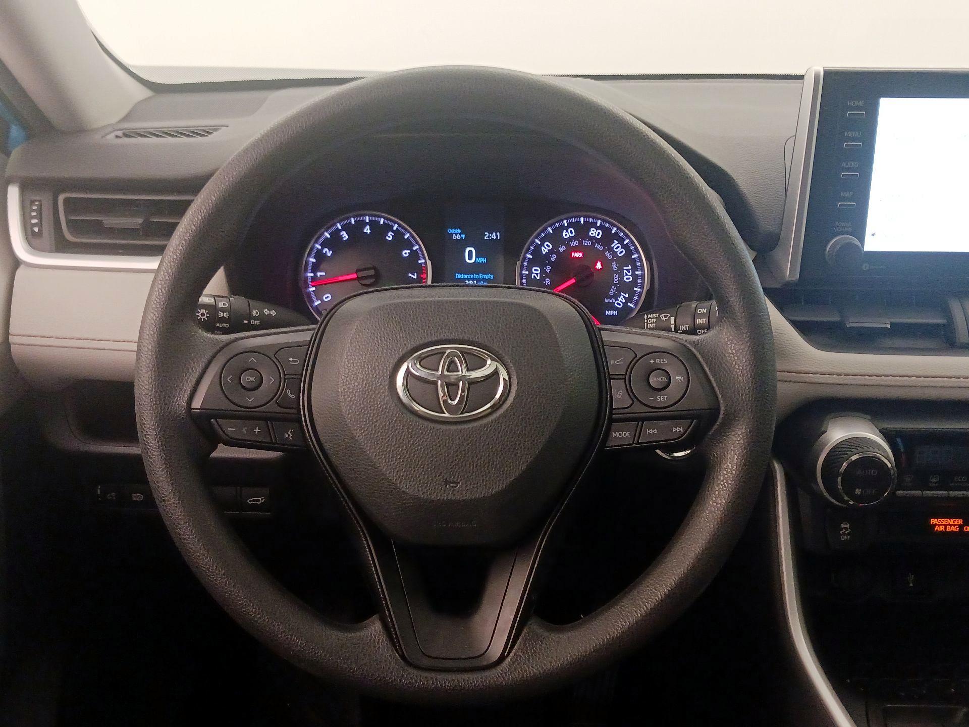 Thumbnail: 2020 Toyota RAV4 - 10