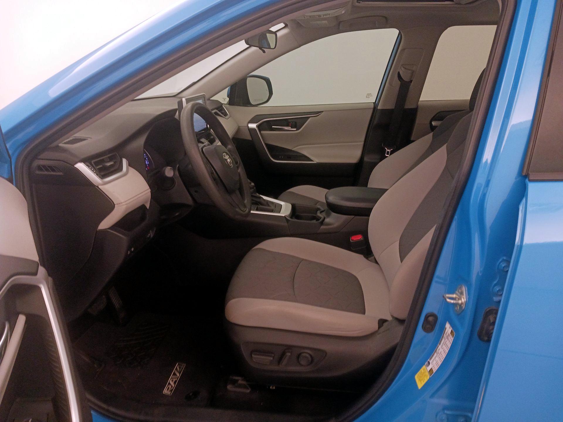 Thumbnail: 2020 Toyota RAV4 - 11