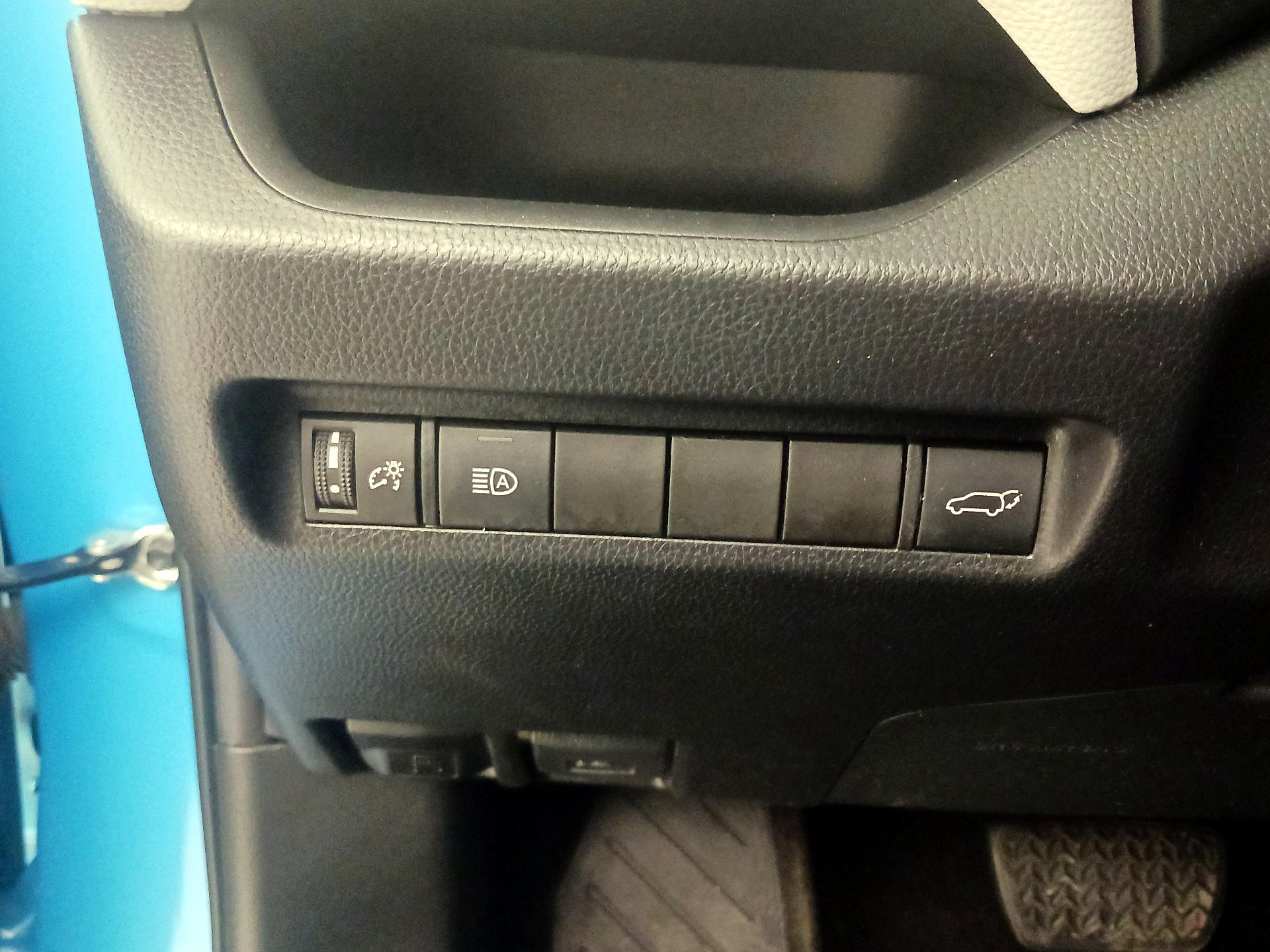 Thumbnail: 2020 Toyota RAV4 - 13