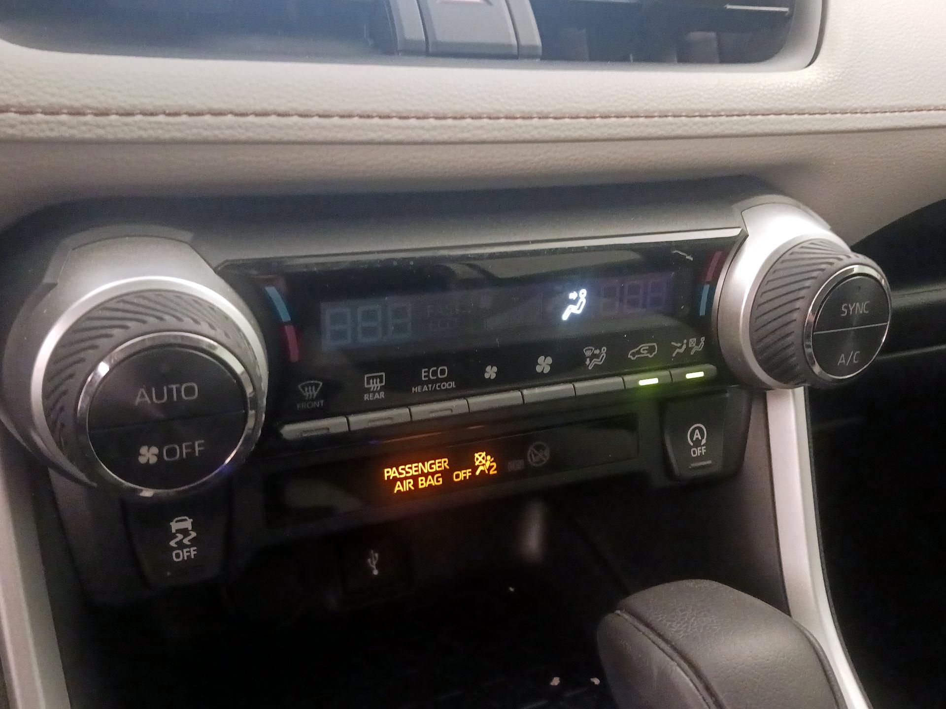 Thumbnail: 2020 Toyota RAV4 - 16