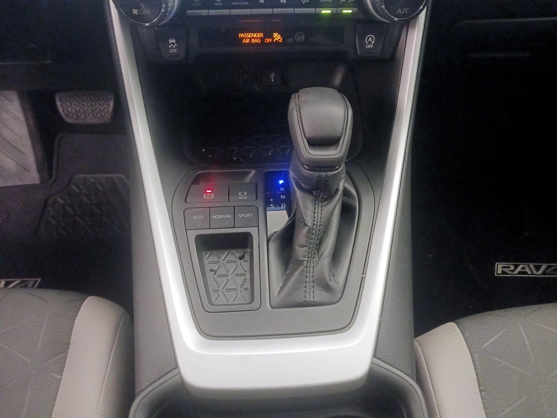 Thumbnail: 2020 Toyota RAV4 - 17