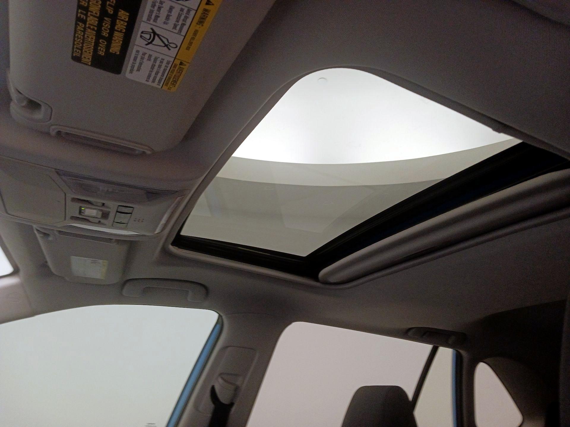 Thumbnail: 2020 Toyota RAV4 - 19