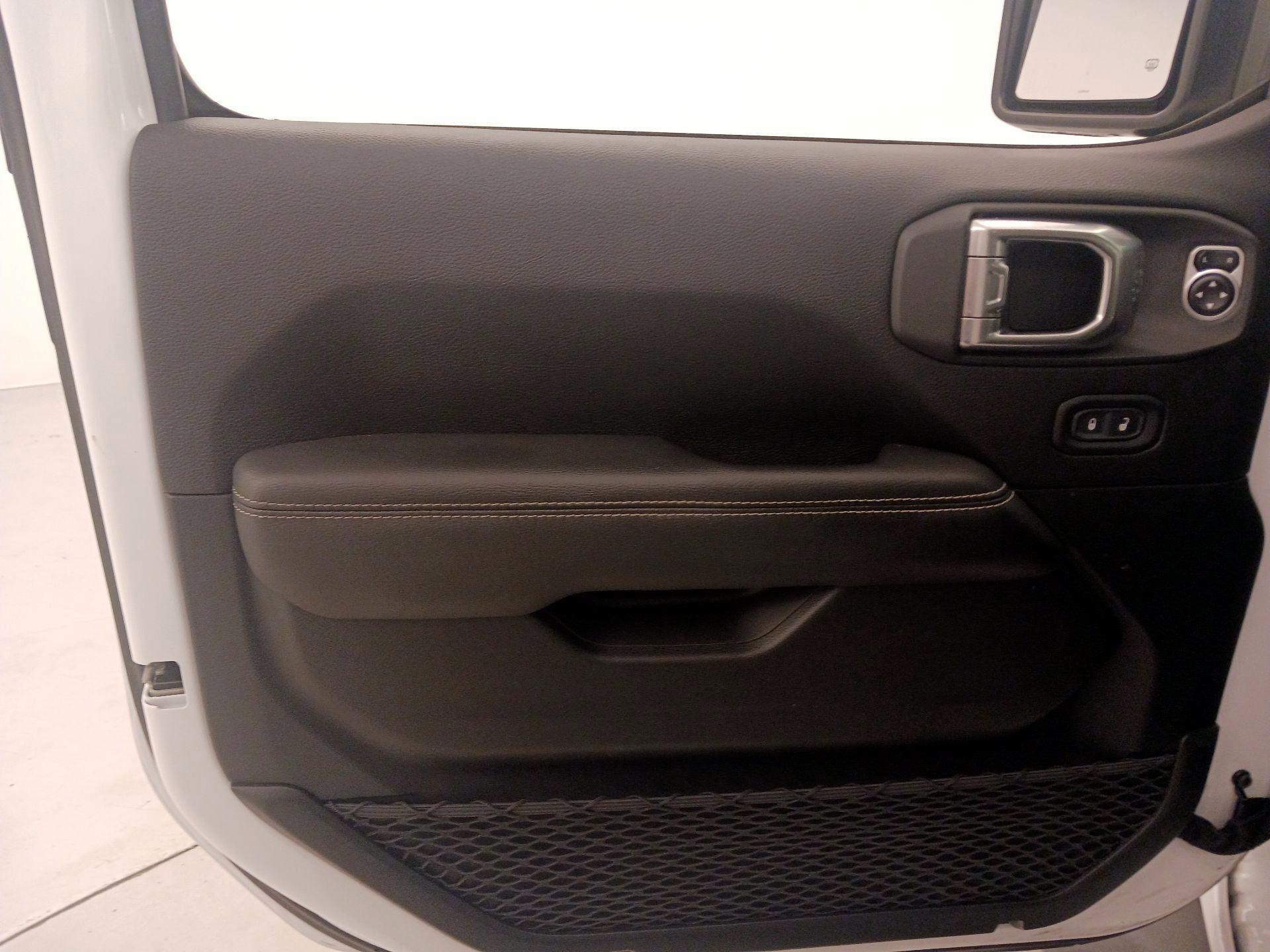 Thumbnail: 2020 Jeep Gladiator - 12