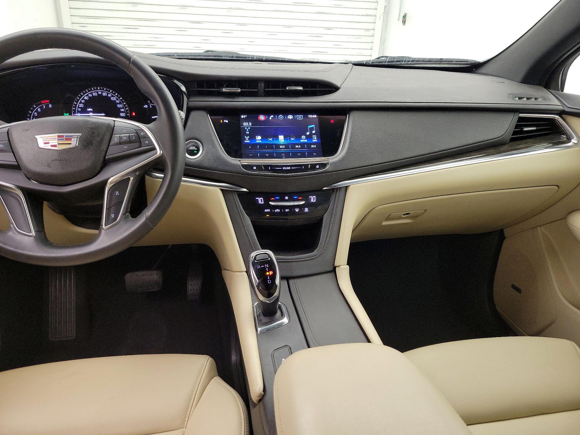 Thumbnail: 2017 Cadillac XT5 - 9