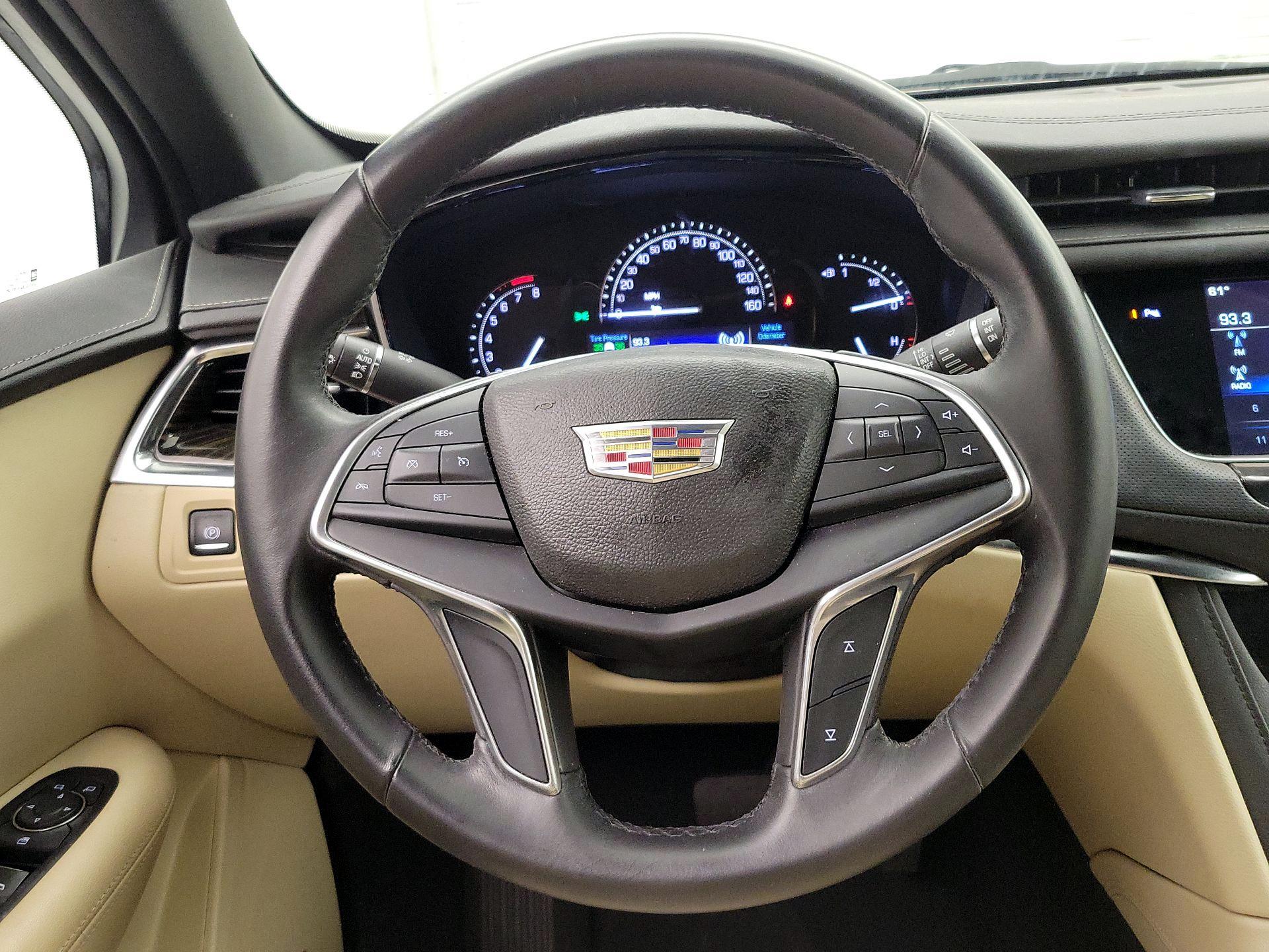 Thumbnail: 2017 Cadillac XT5 - 10