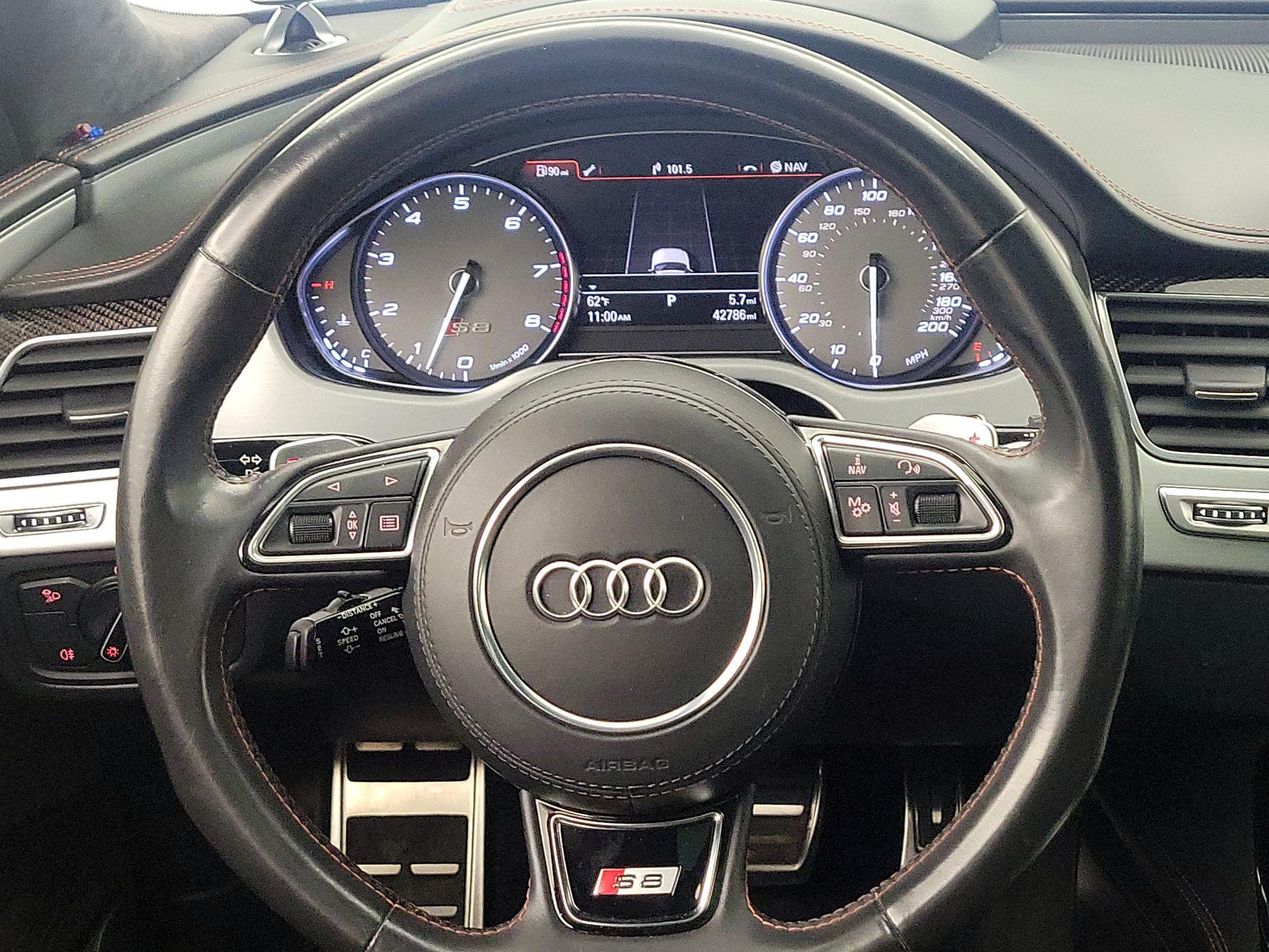 Thumbnail: 2016 Audi S8 - 10