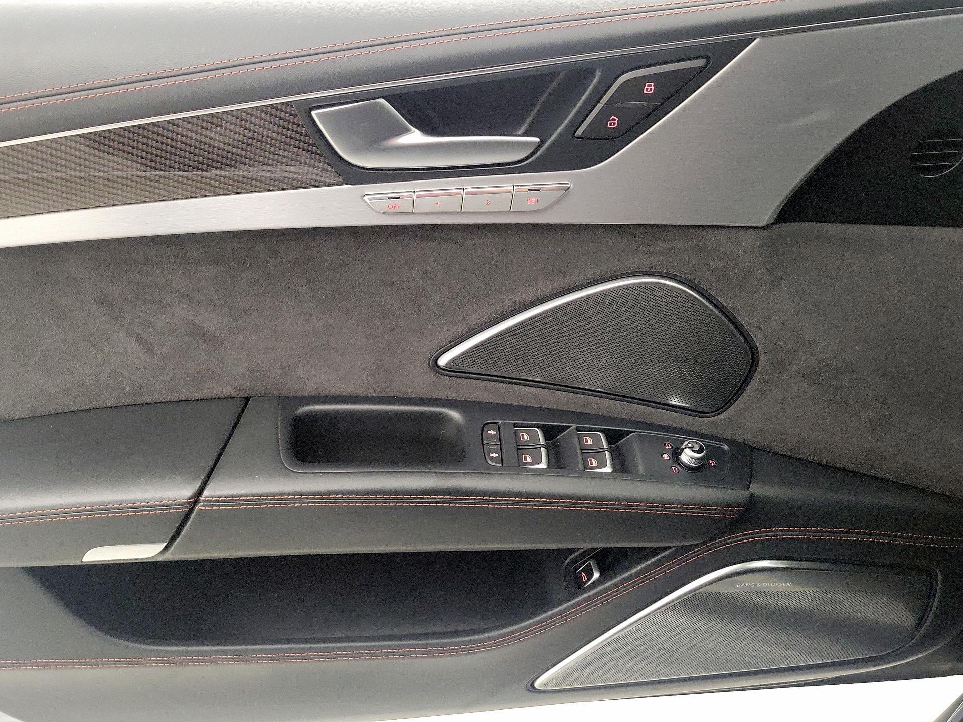 Thumbnail: 2016 Audi S8 - 12