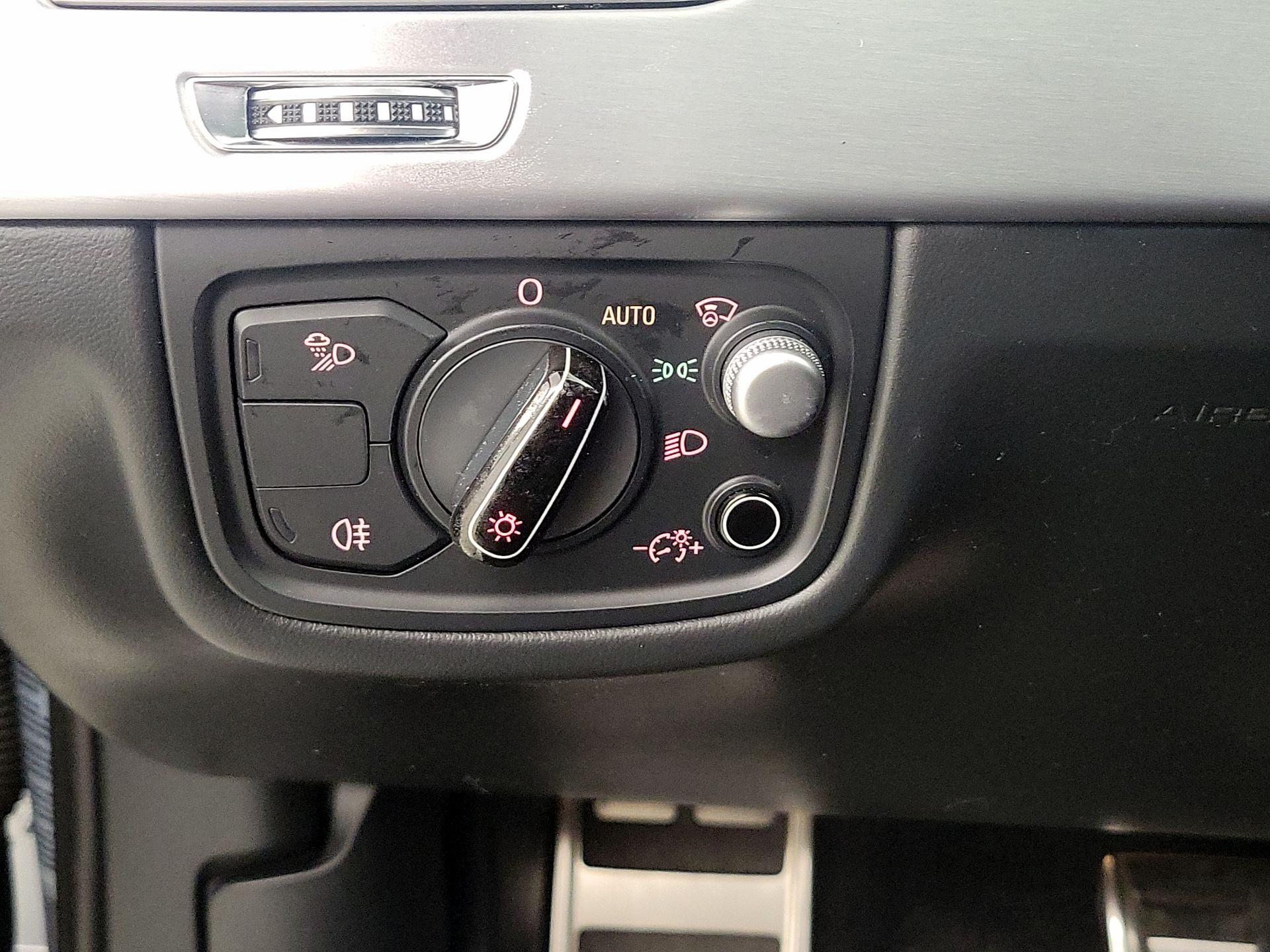 Thumbnail: 2016 Audi S8 - 13