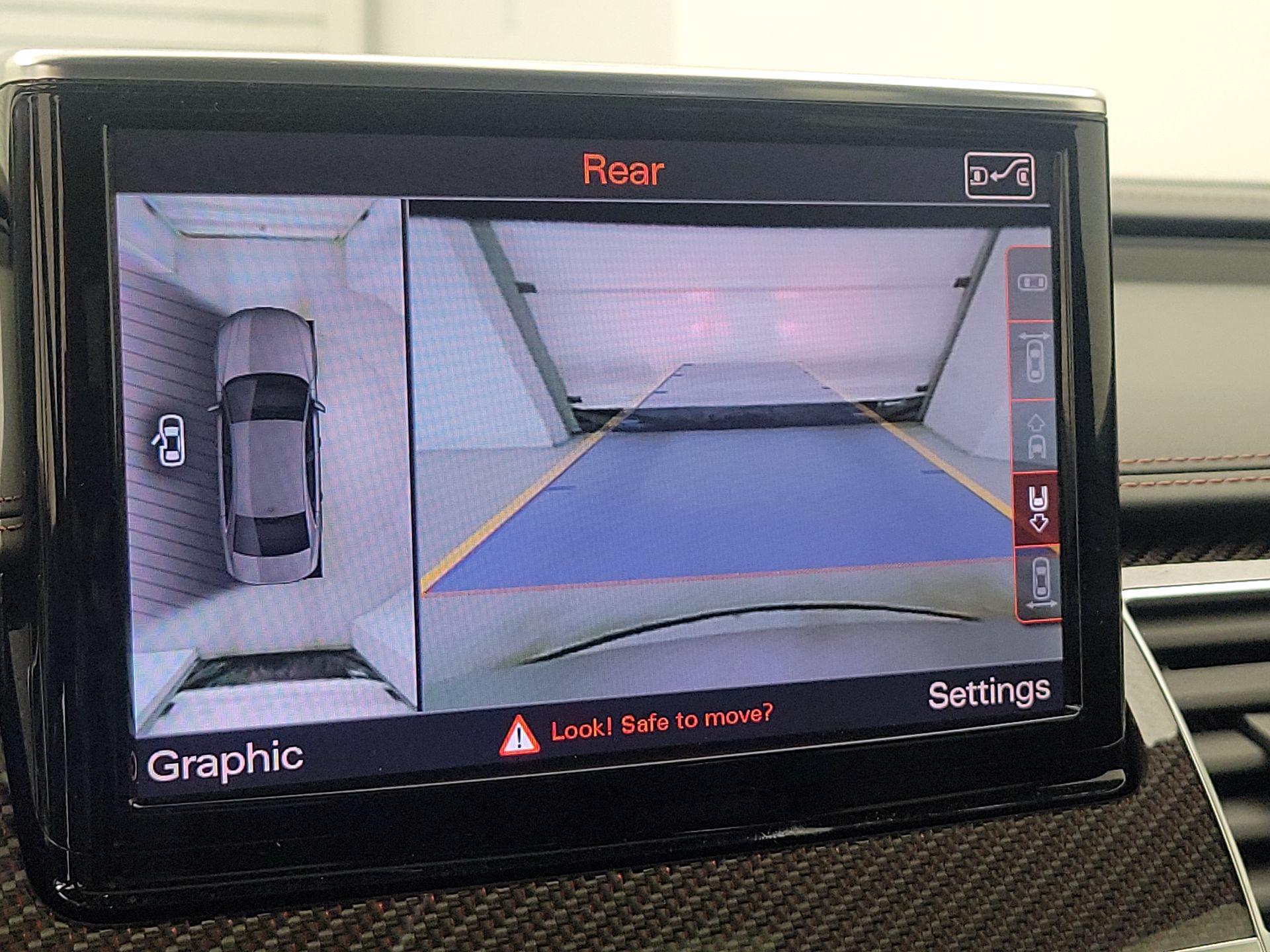 Thumbnail: 2016 Audi S8 - 15