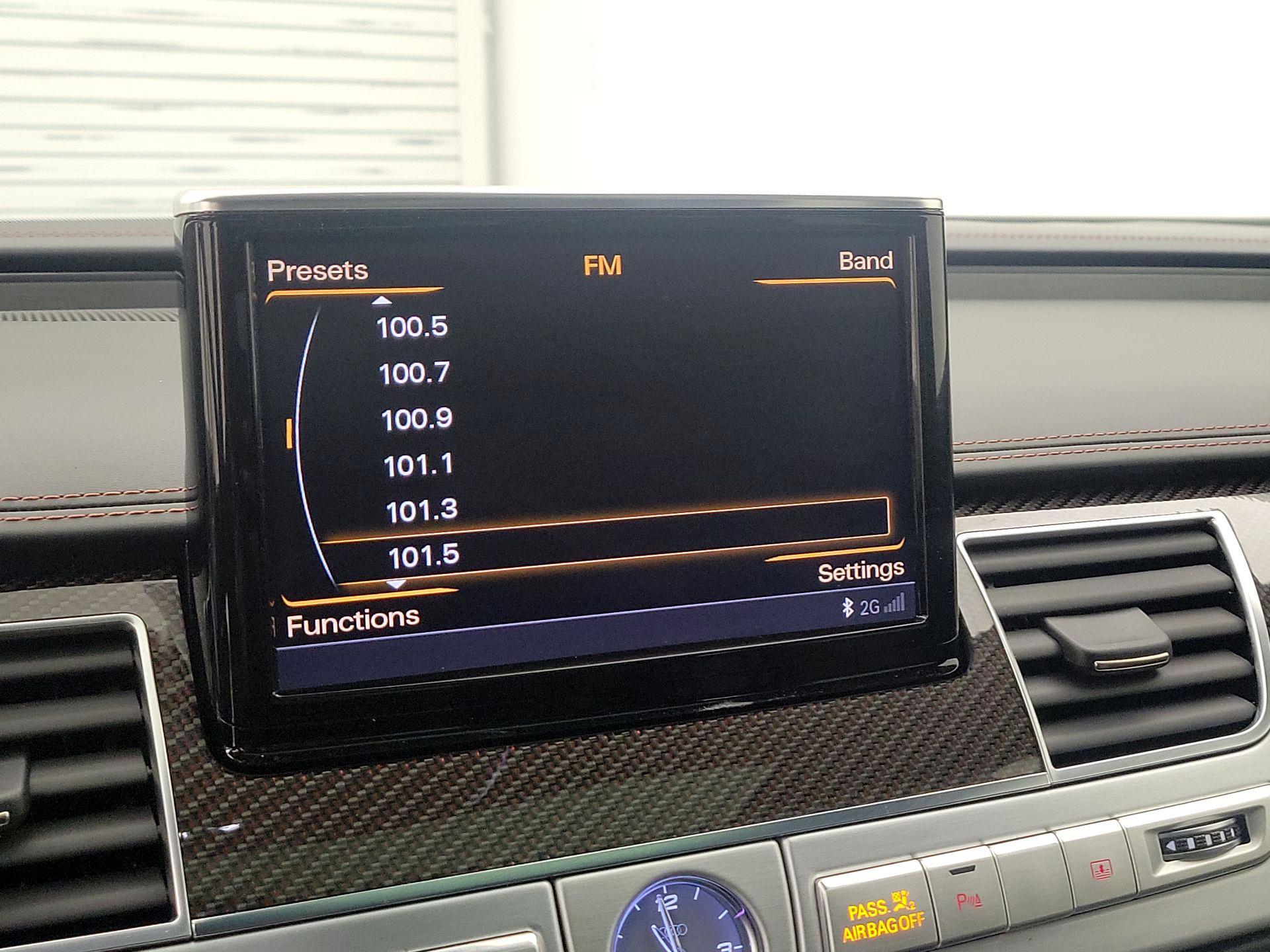 Thumbnail: 2016 Audi S8 - 16