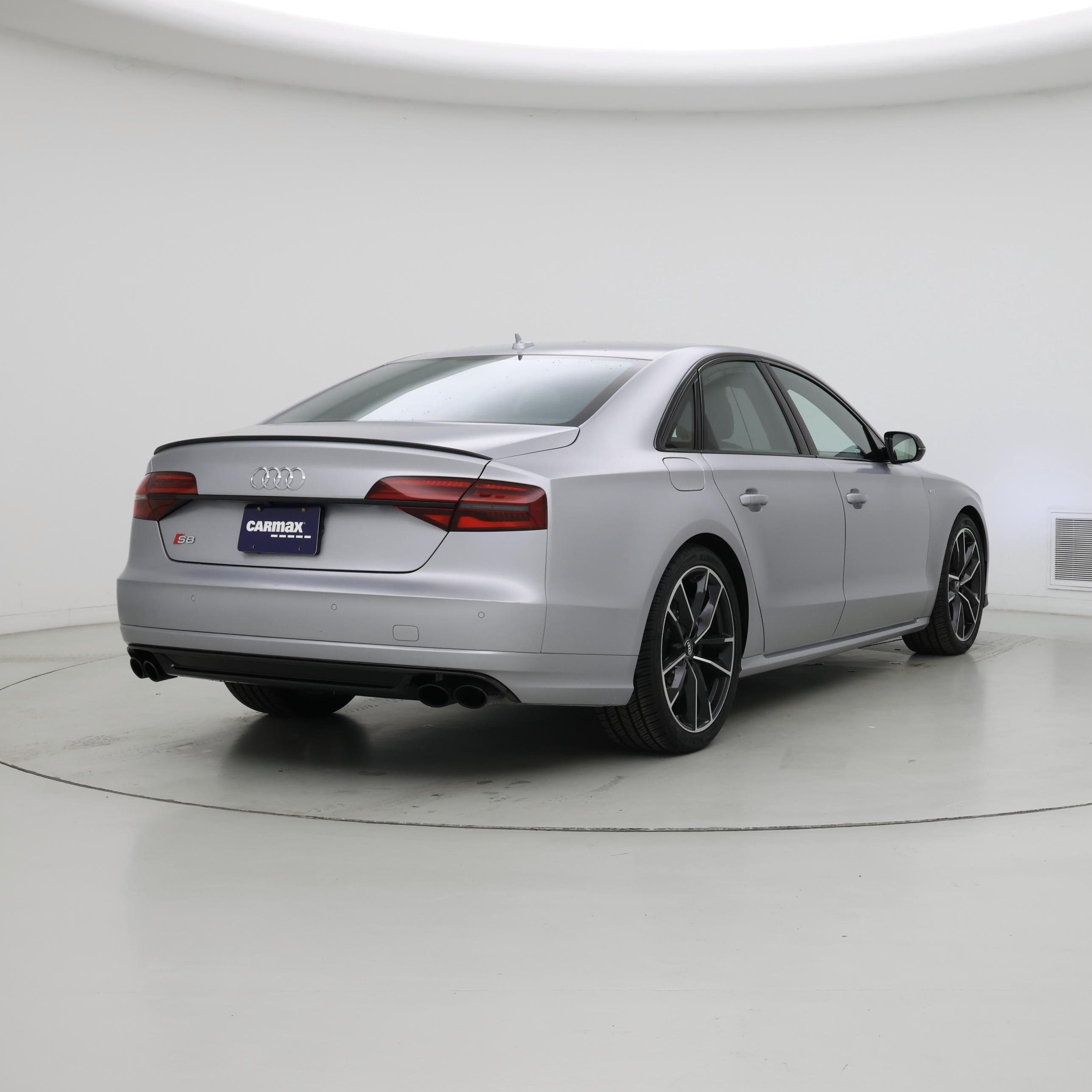 Thumbnail: 2016 Audi S8 - 8