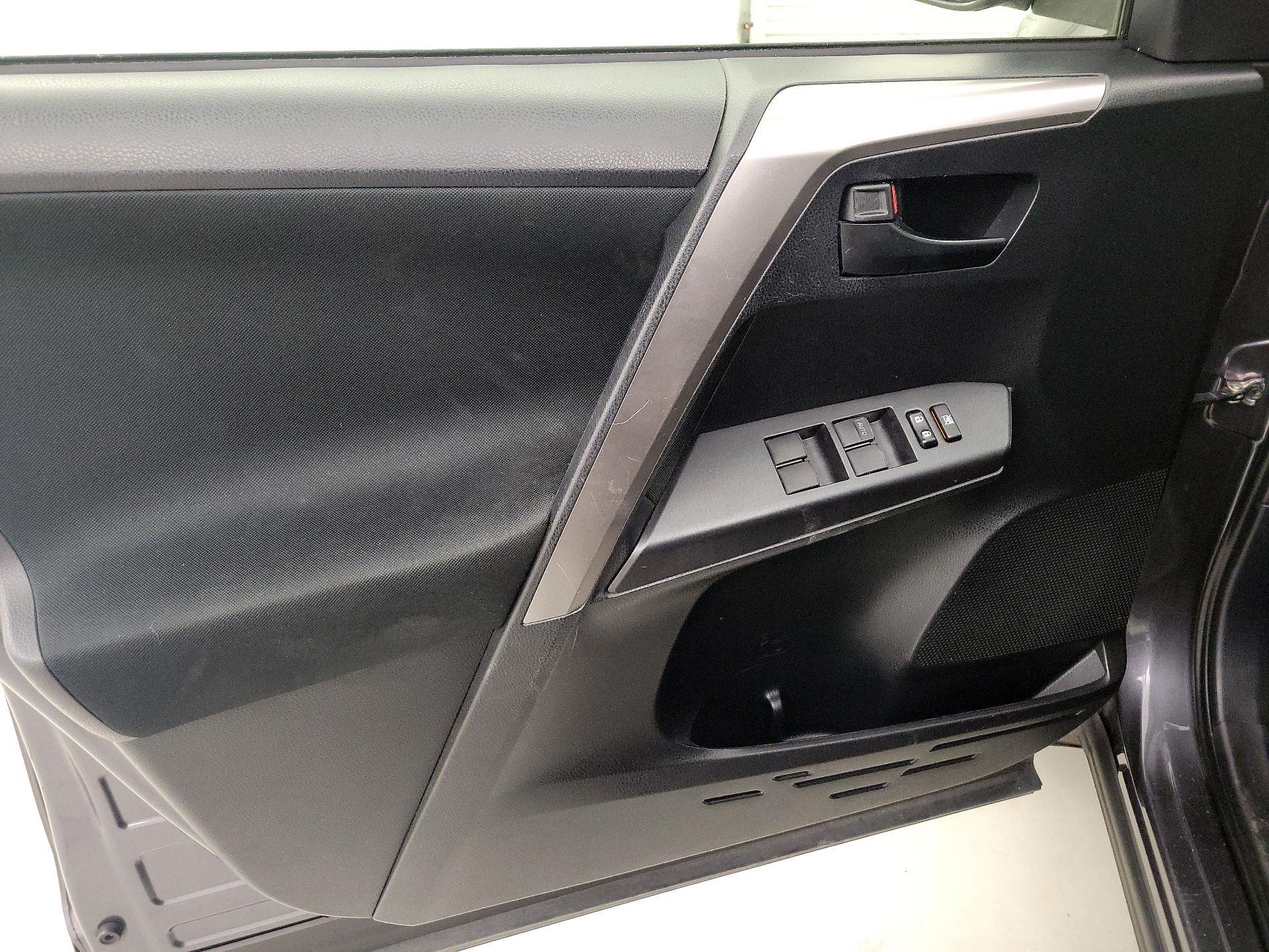 Thumbnail: 2017 Toyota RAV4 - 12