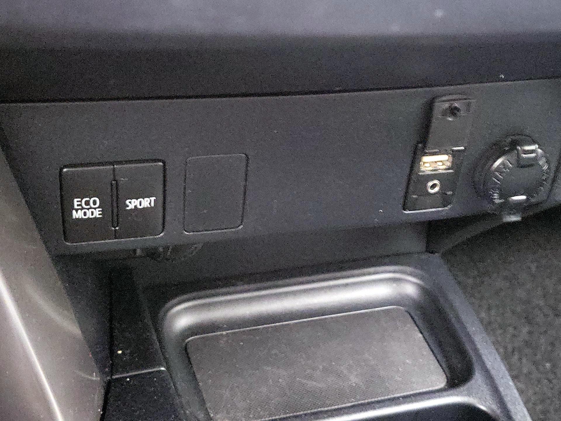 Thumbnail: 2017 Toyota RAV4 - 18