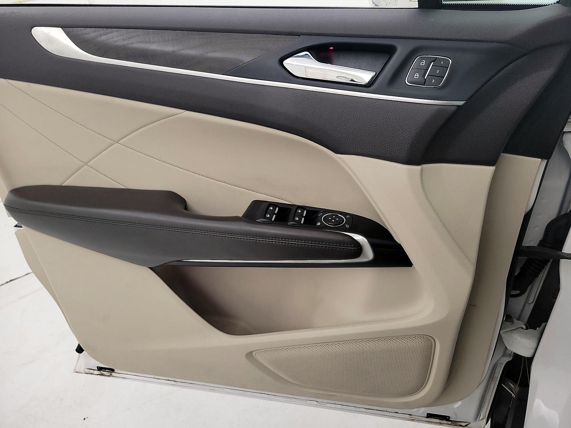 Thumbnail: 2019 Lincoln MKC - 12