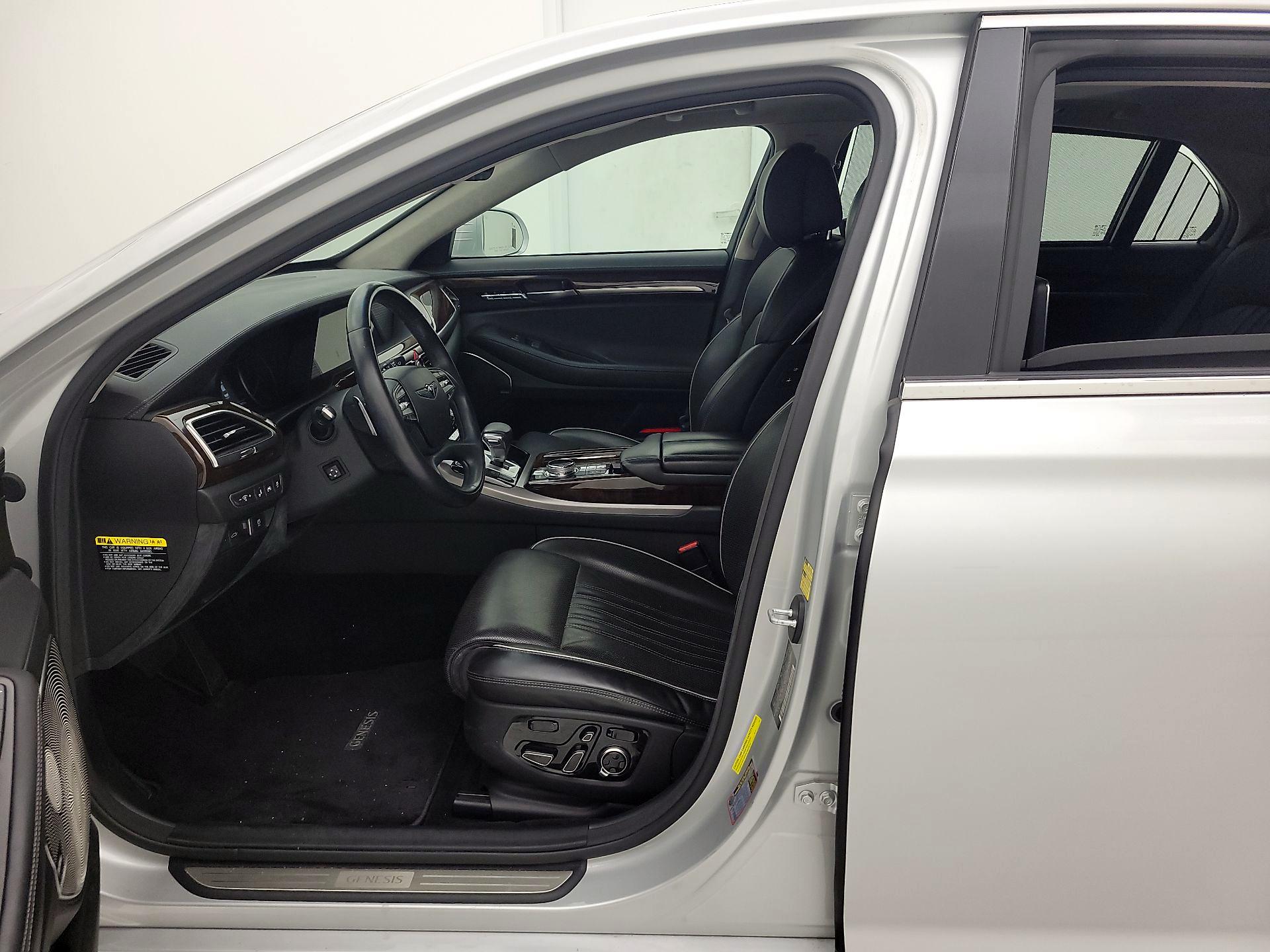 Thumbnail: 2019 Genesis G90 - 11