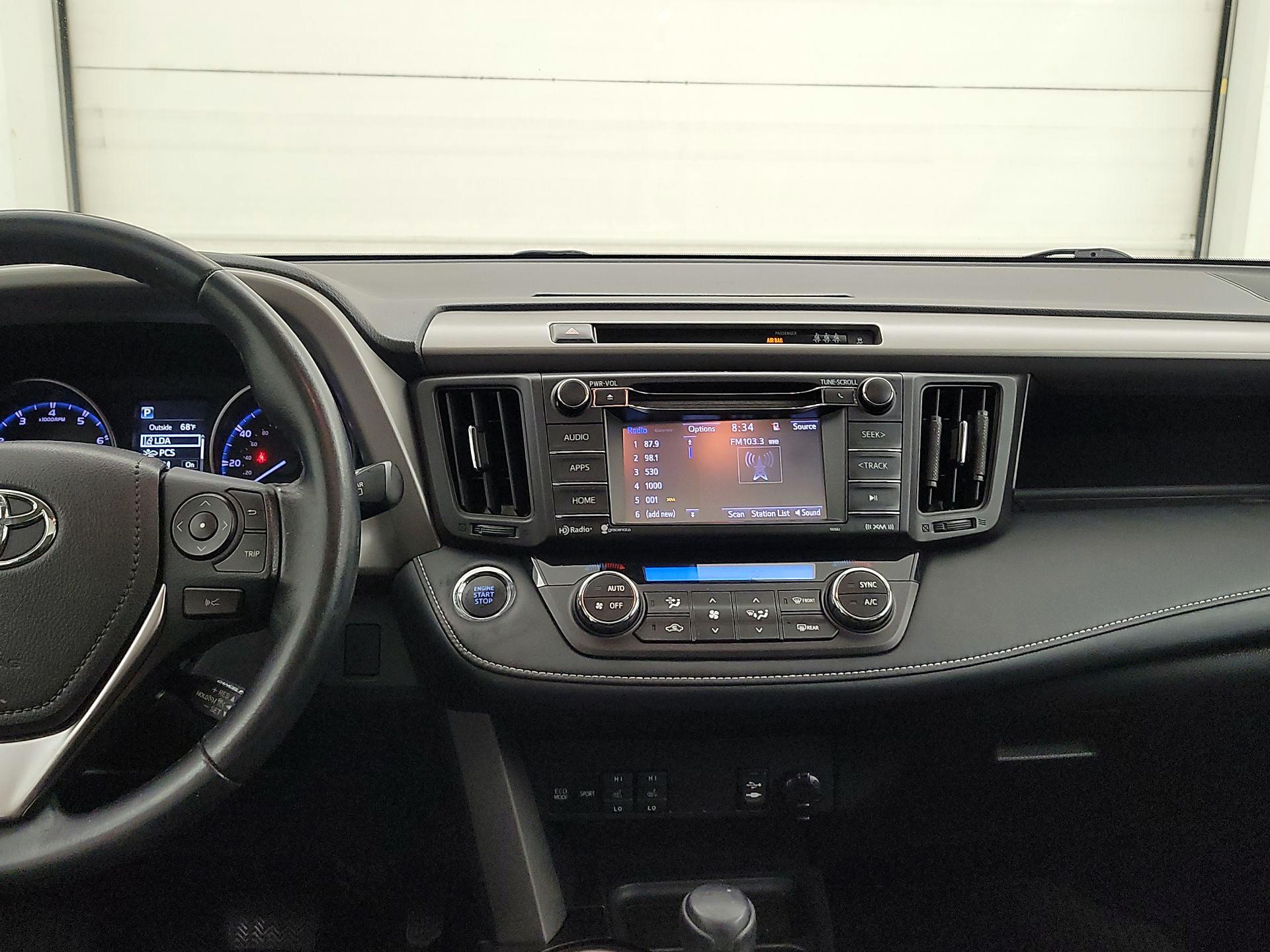 Thumbnail: 2018 Toyota RAV4 - 9