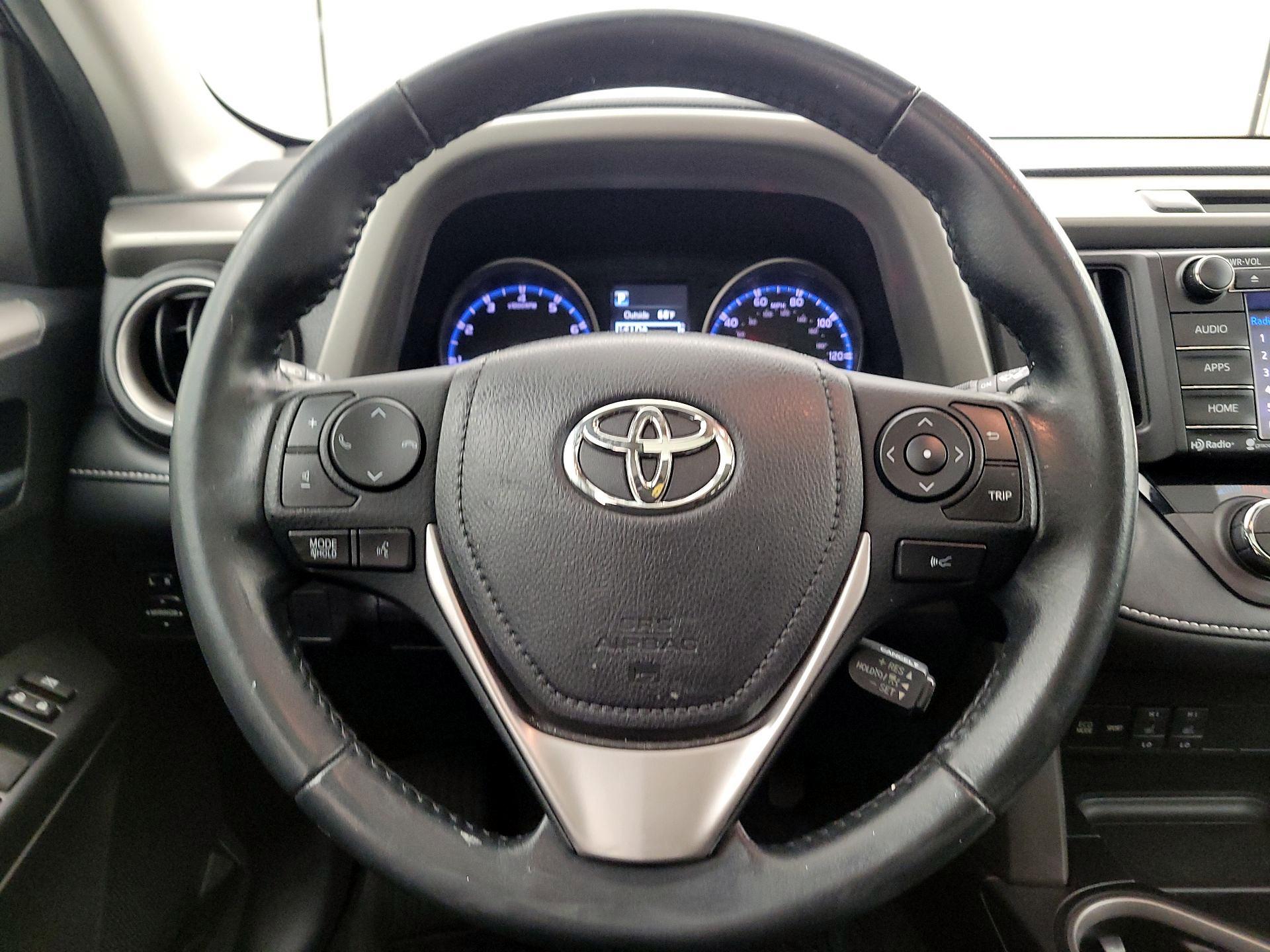 Thumbnail: 2018 Toyota RAV4 - 10