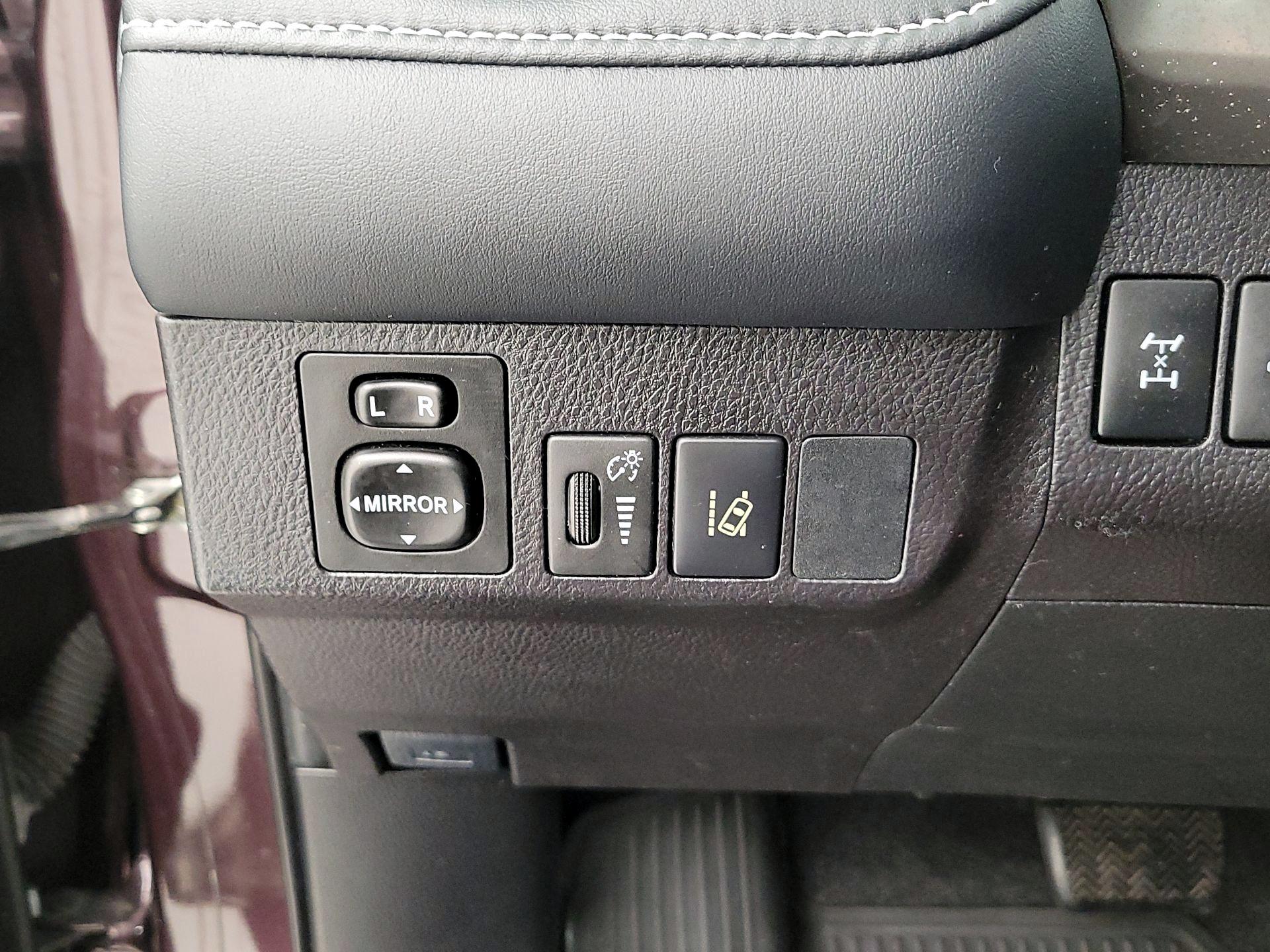 Thumbnail: 2018 Toyota RAV4 - 13