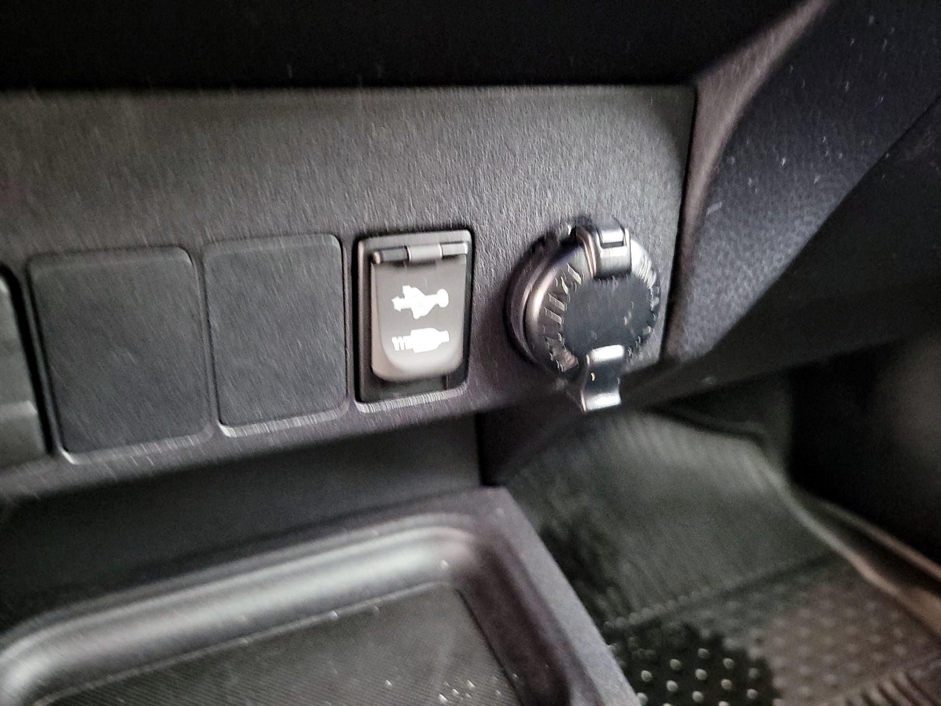 Thumbnail: 2018 Toyota RAV4 - 18