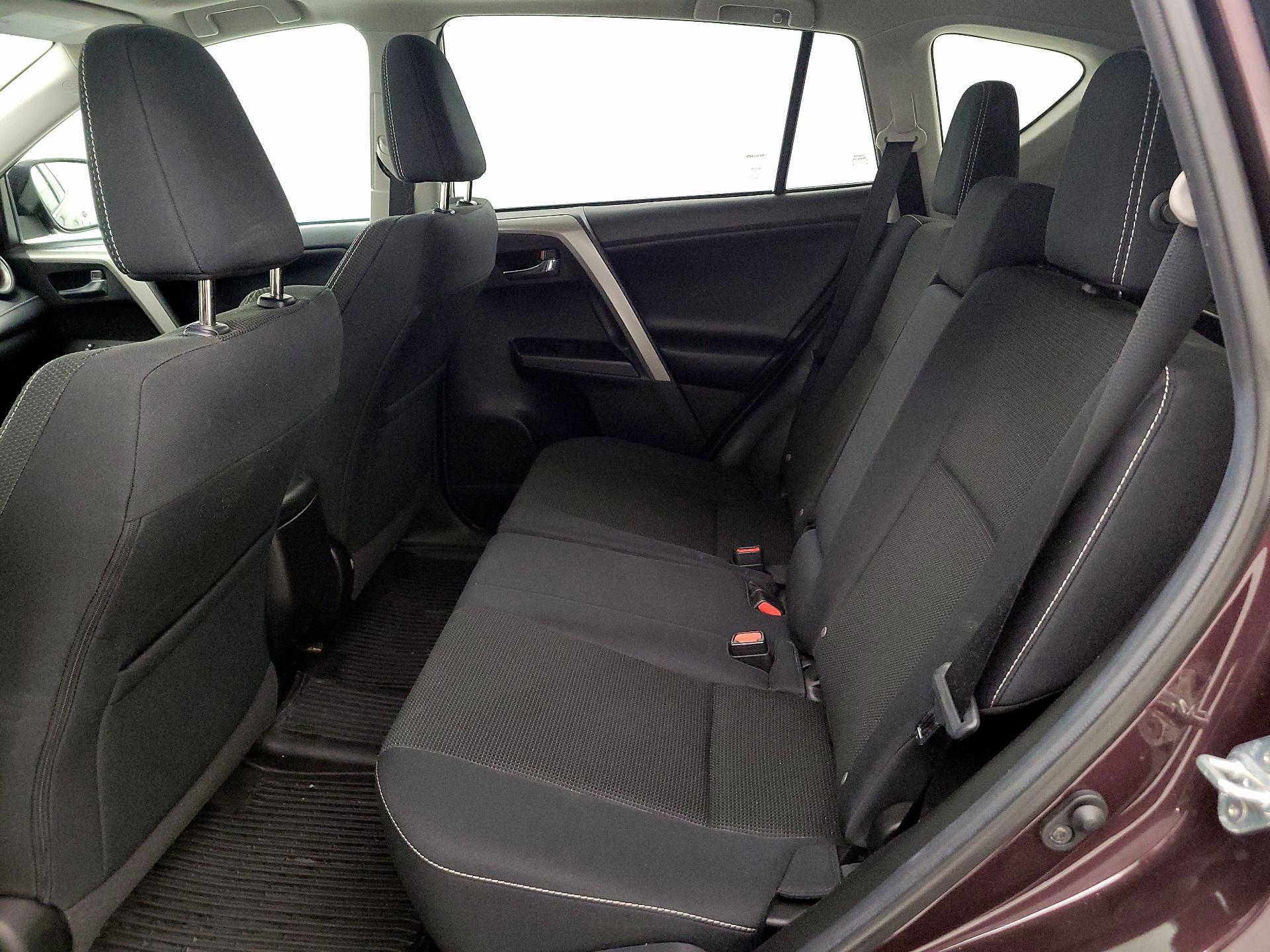 Thumbnail: 2018 Toyota RAV4 - 20