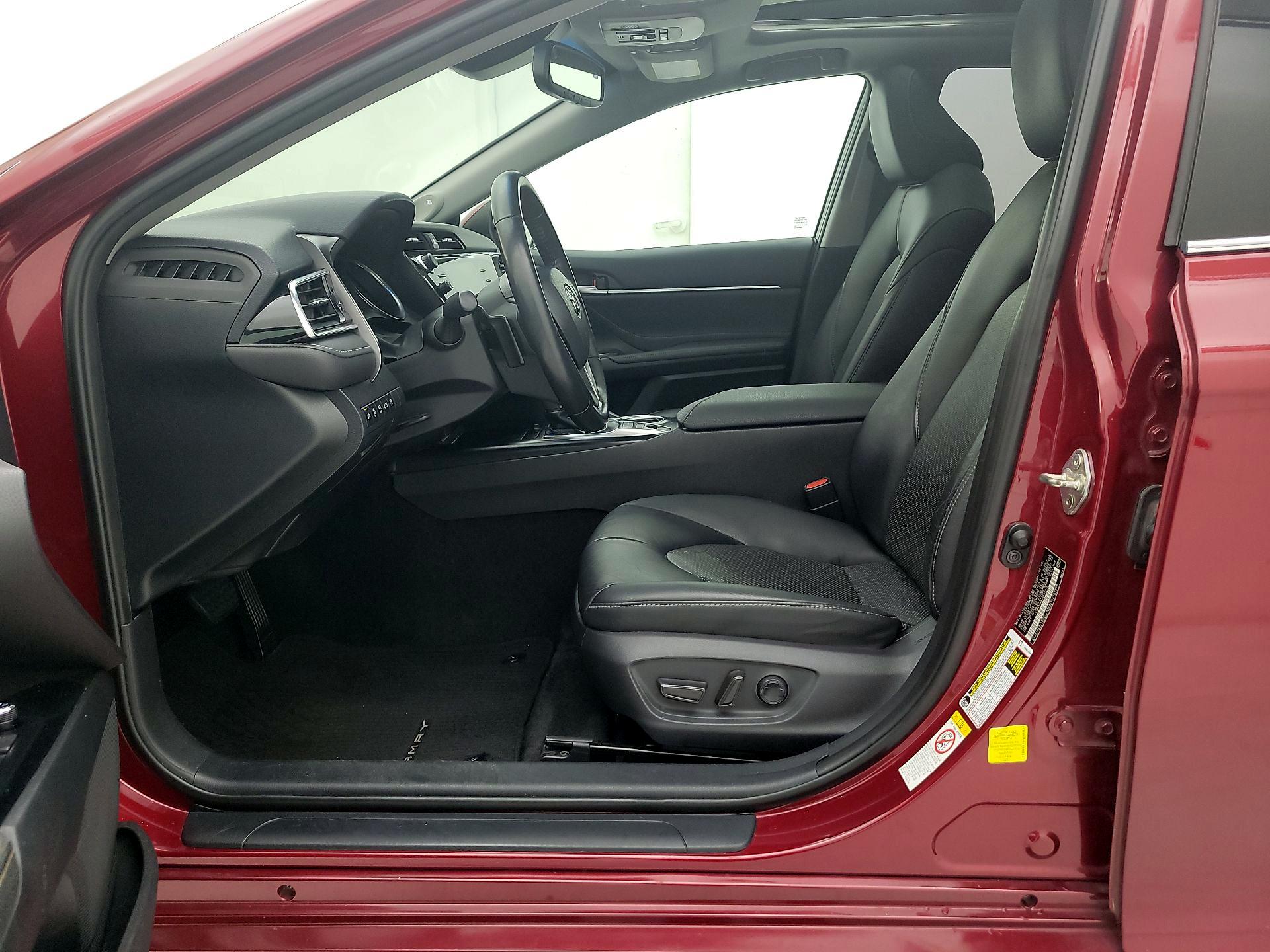 Thumbnail: 2018 Toyota Camry - 11