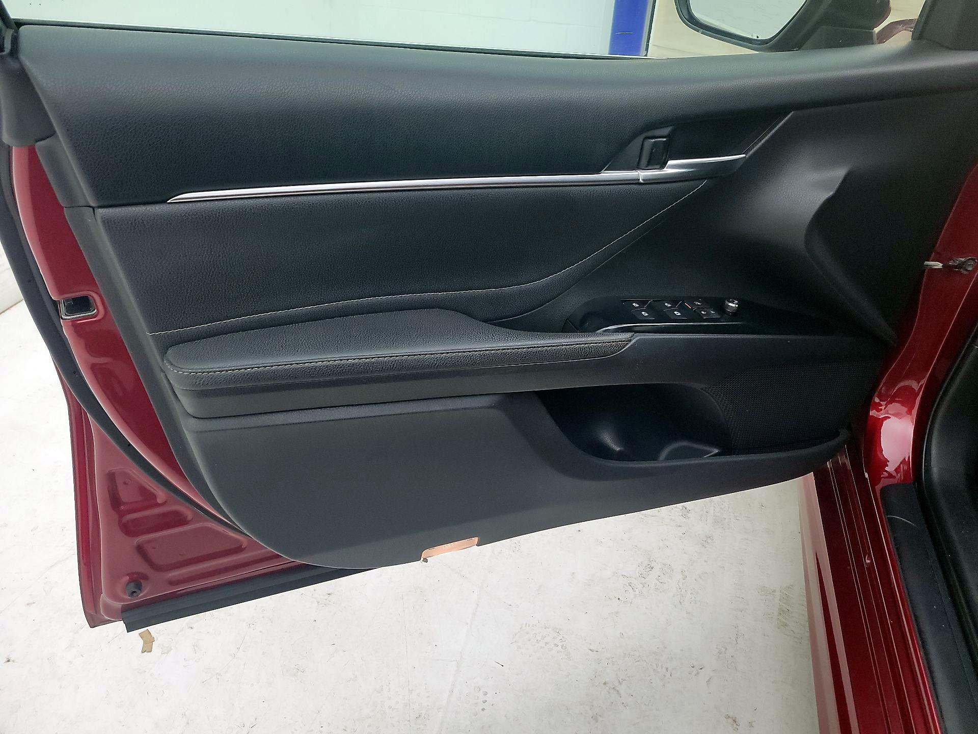 Thumbnail: 2018 Toyota Camry - 12