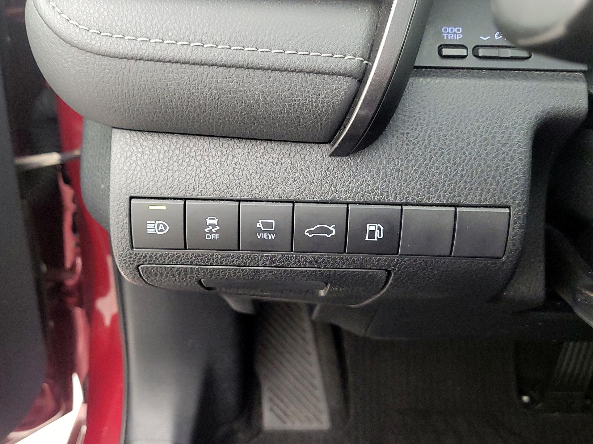 Thumbnail: 2018 Toyota Camry - 13