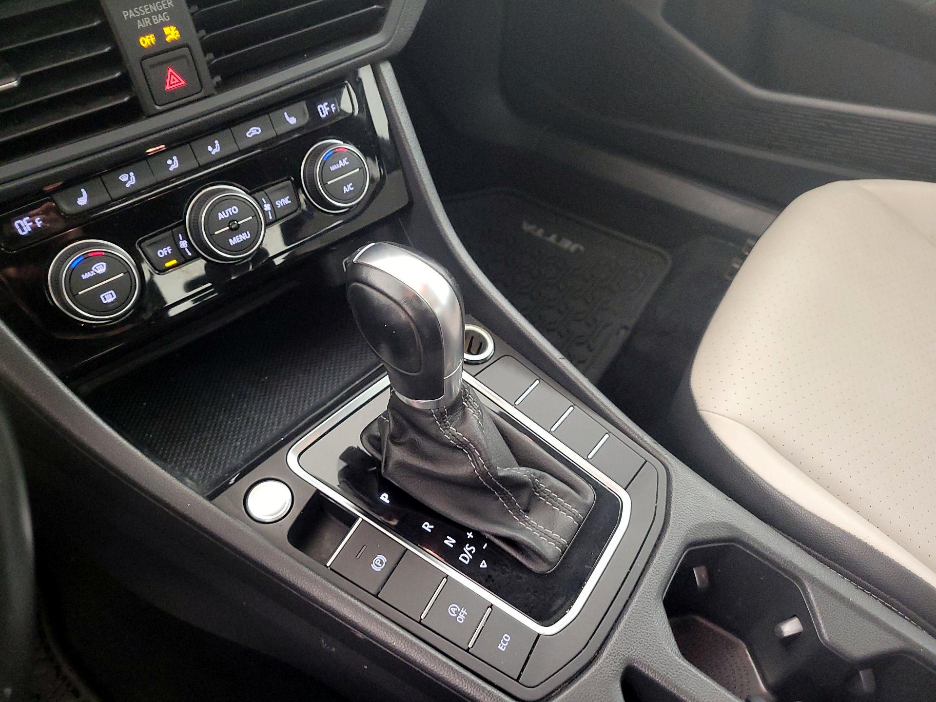 Thumbnail: 2019 Volkswagen Jetta - 17