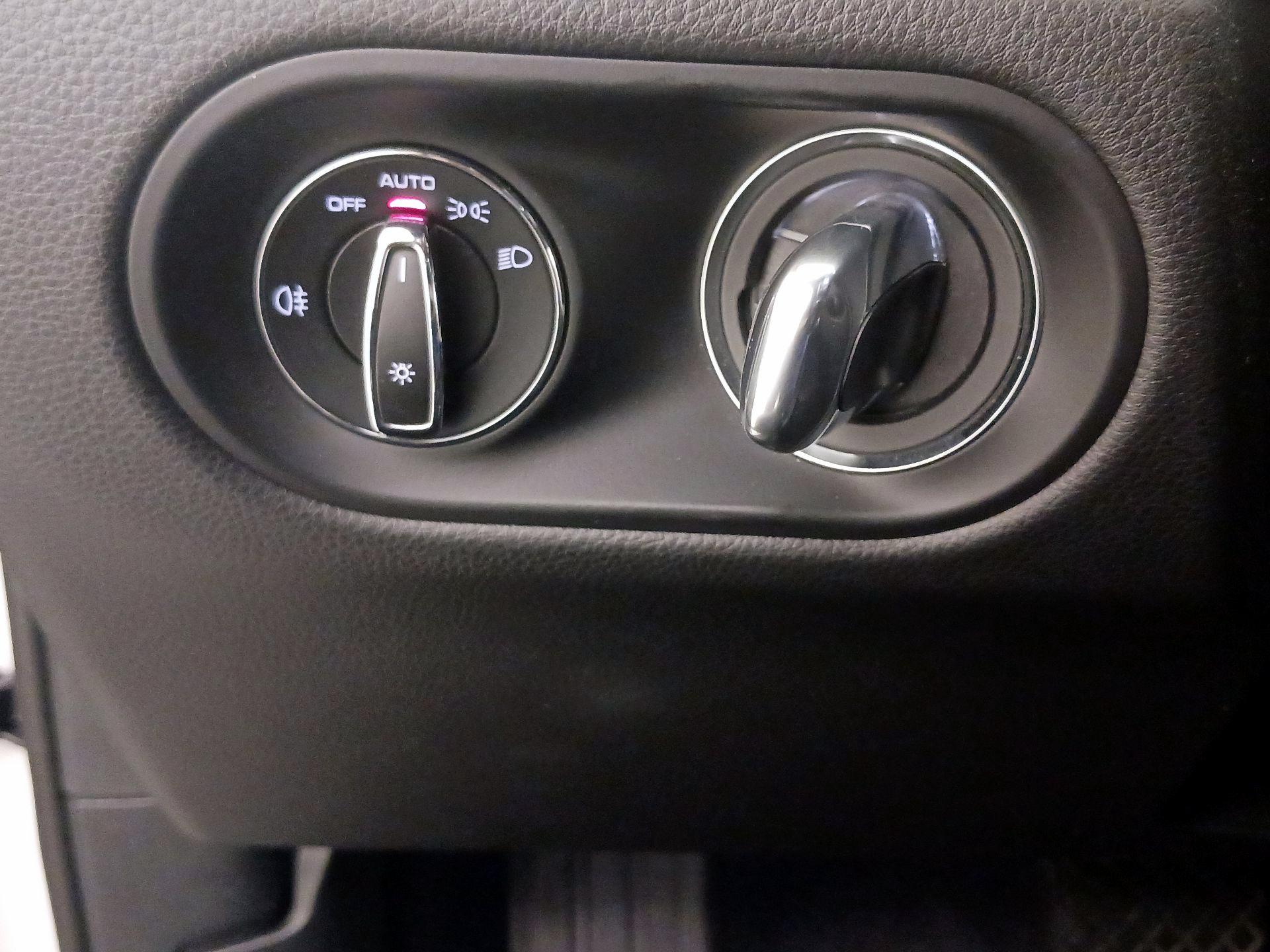 Thumbnail: 2021 Porsche Macan - 13