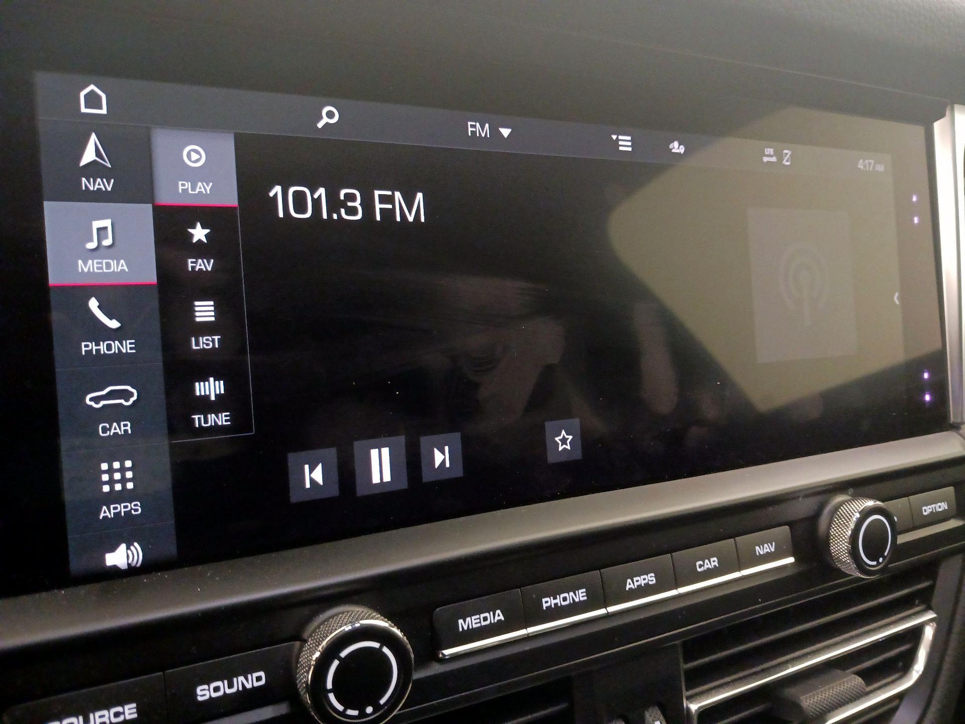 Thumbnail: 2021 Porsche Macan - 16