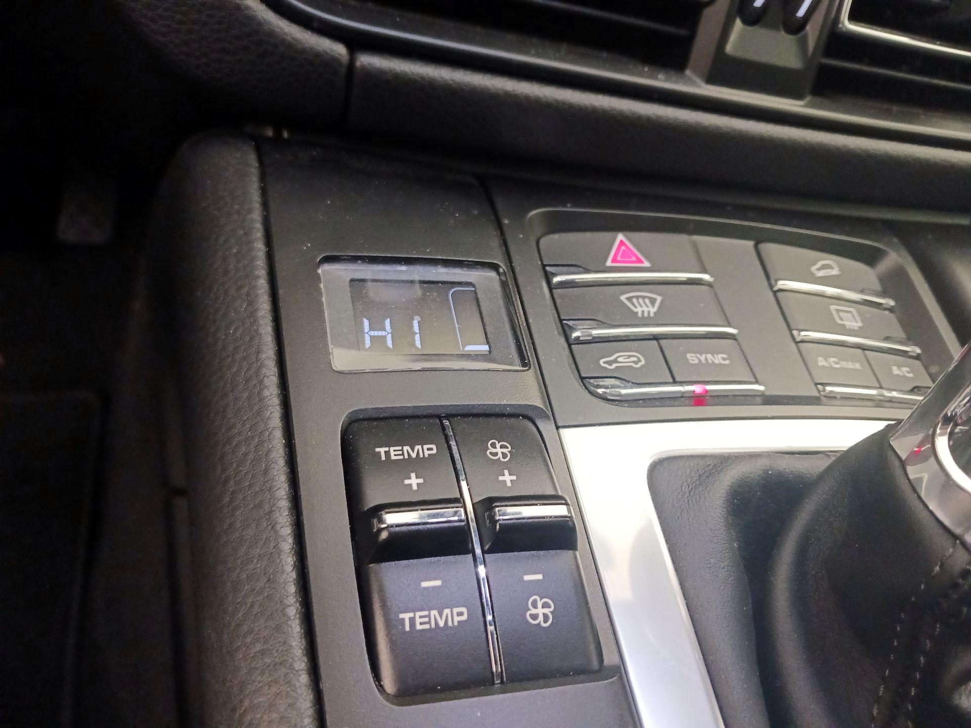 Thumbnail: 2021 Porsche Macan - 17