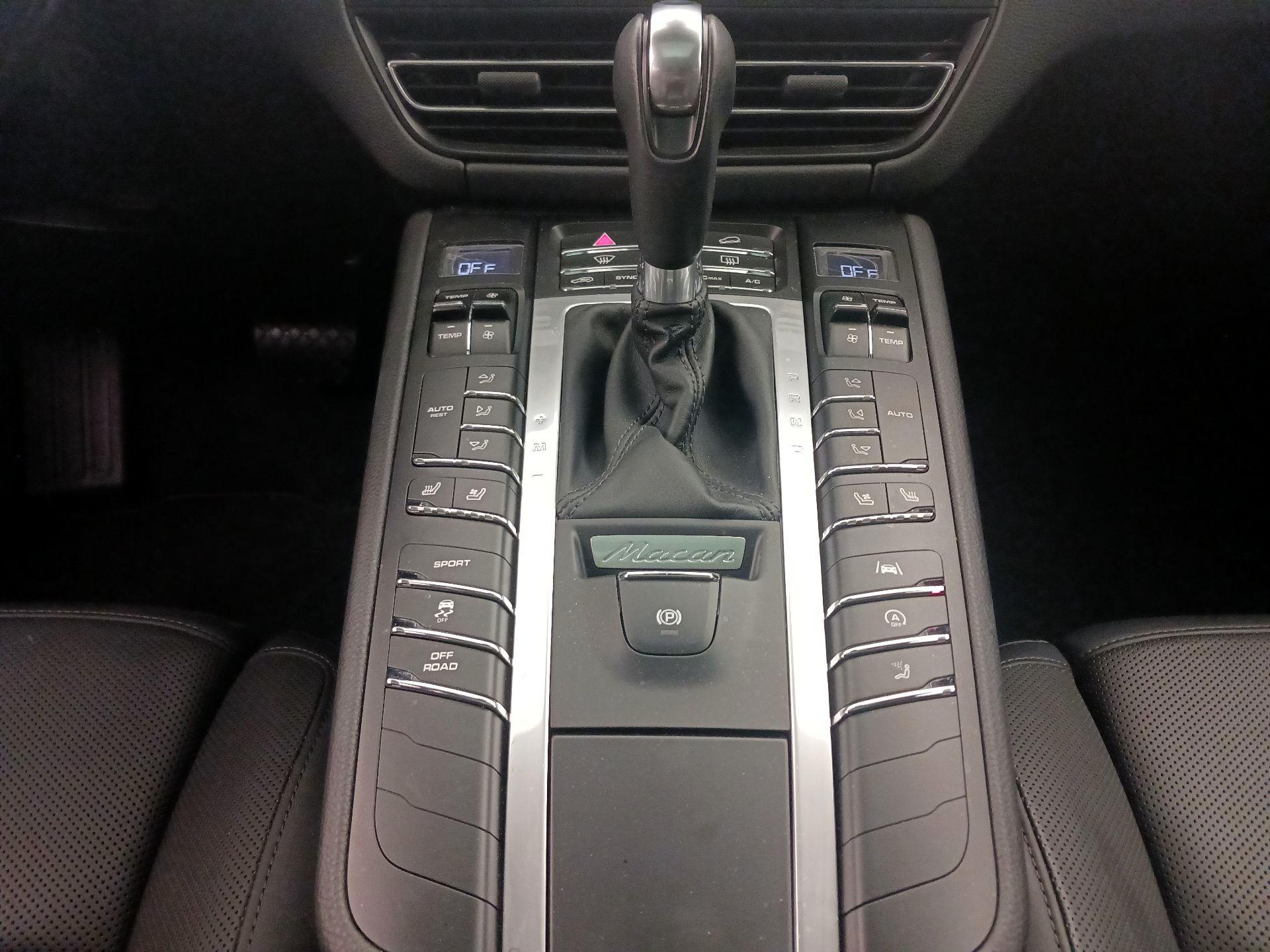 Thumbnail: 2021 Porsche Macan - 18