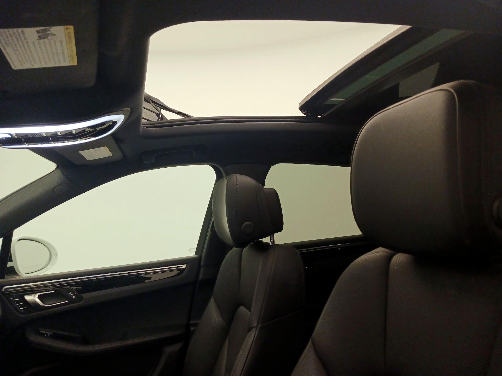 Thumbnail: 2021 Porsche Macan - 20