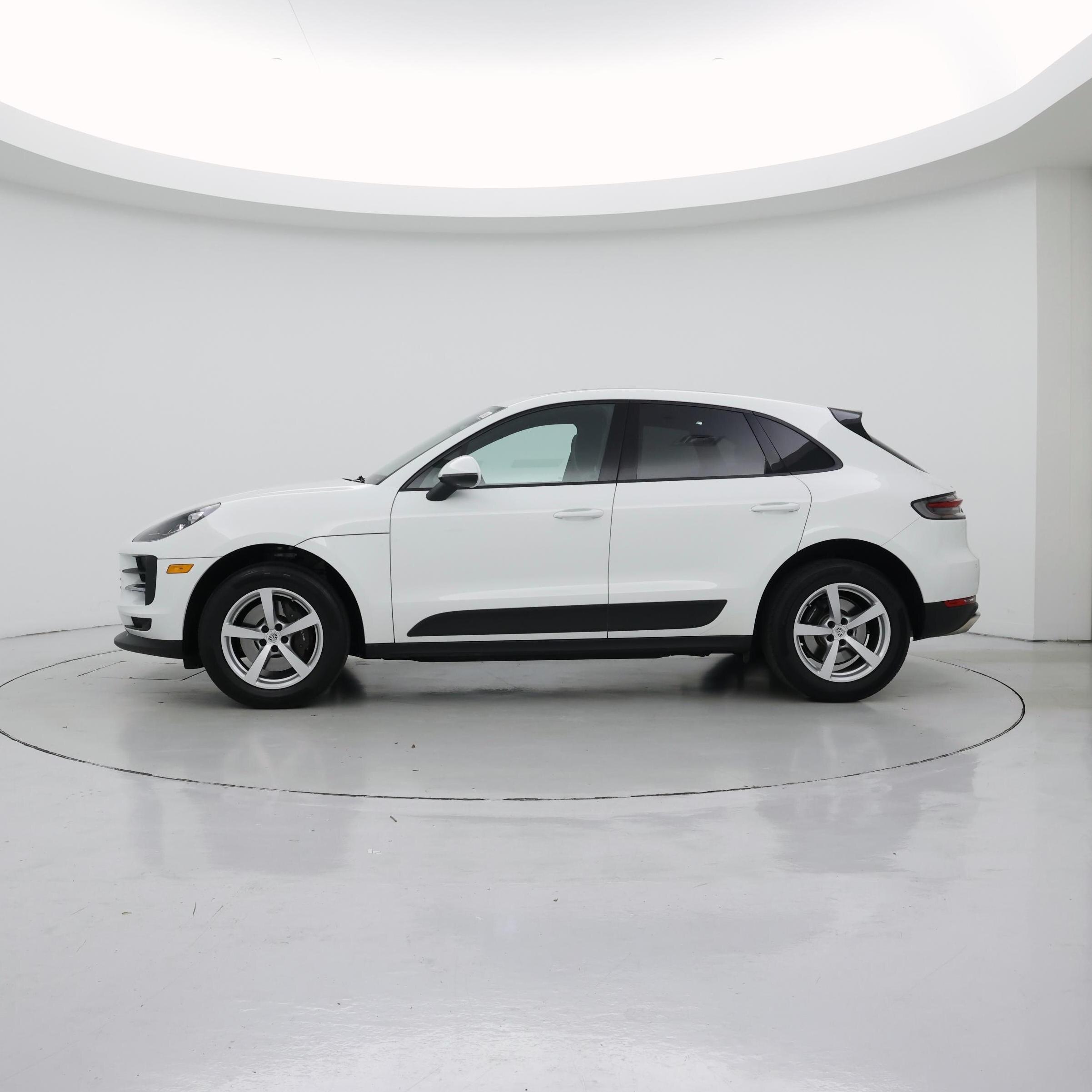 Thumbnail: 2021 Porsche Macan - 3