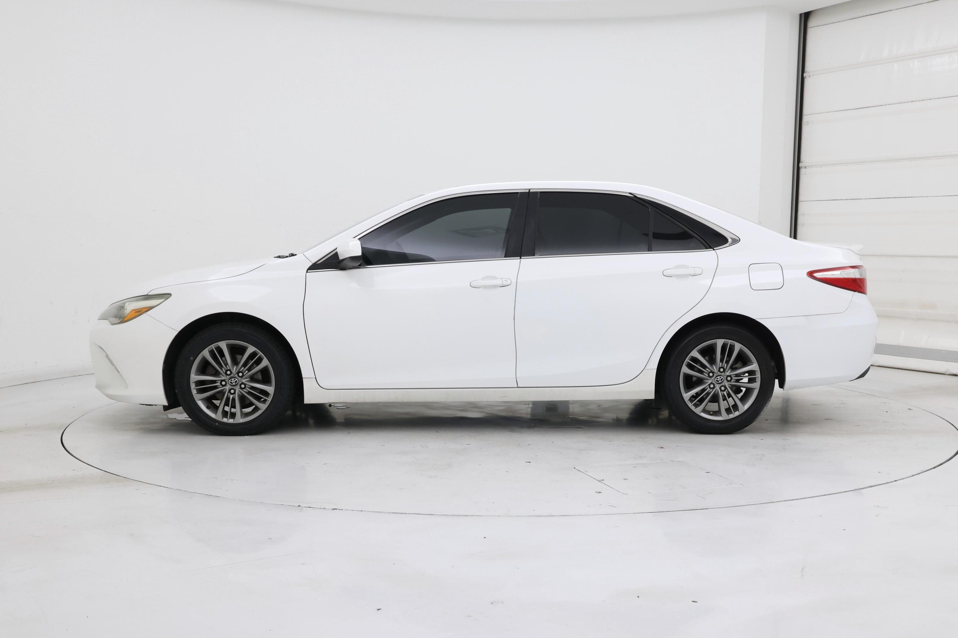 Thumbnail: 2016 Toyota Camry - 3