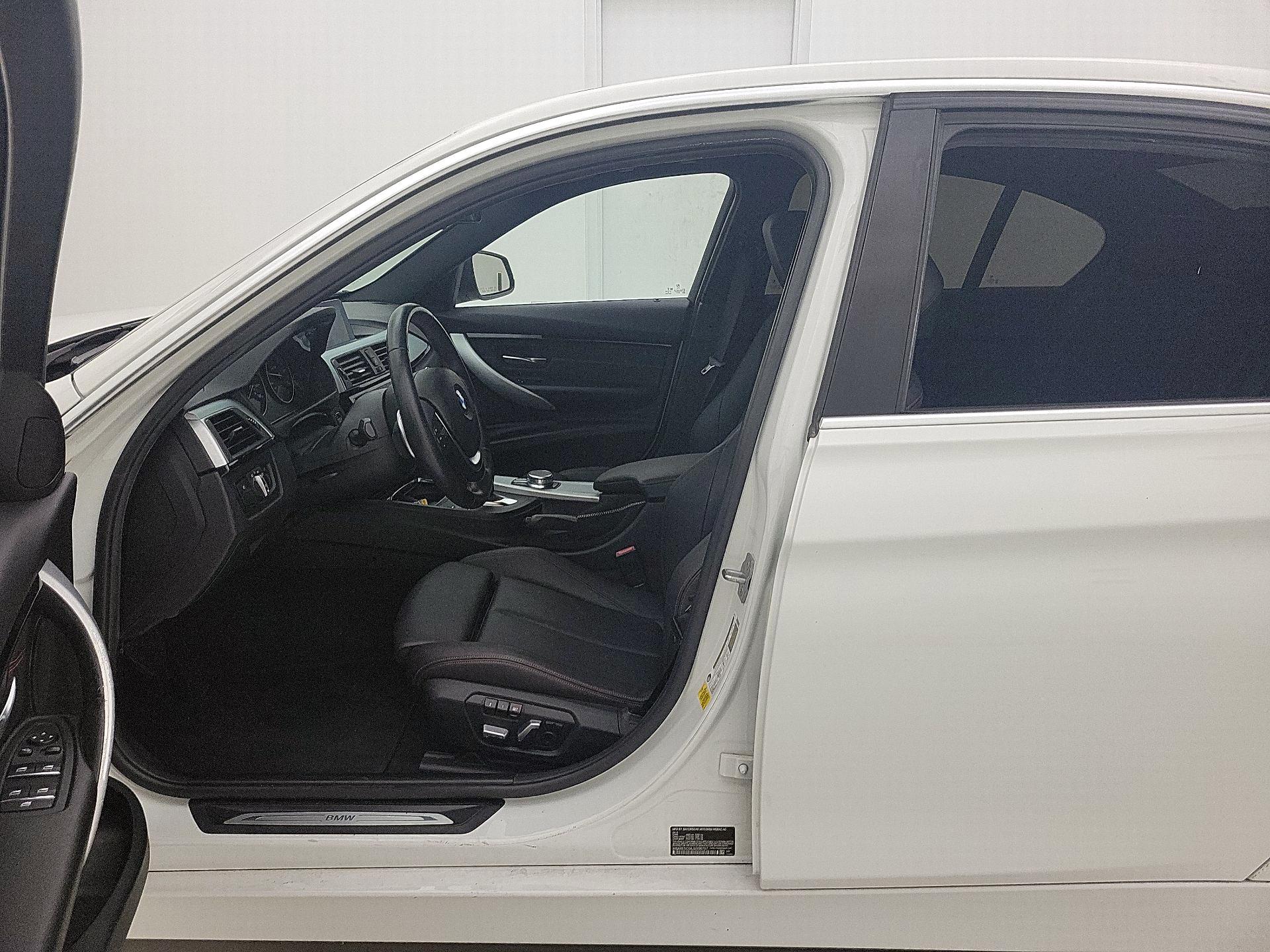 Thumbnail: 2018 BMW 3 Series - 11