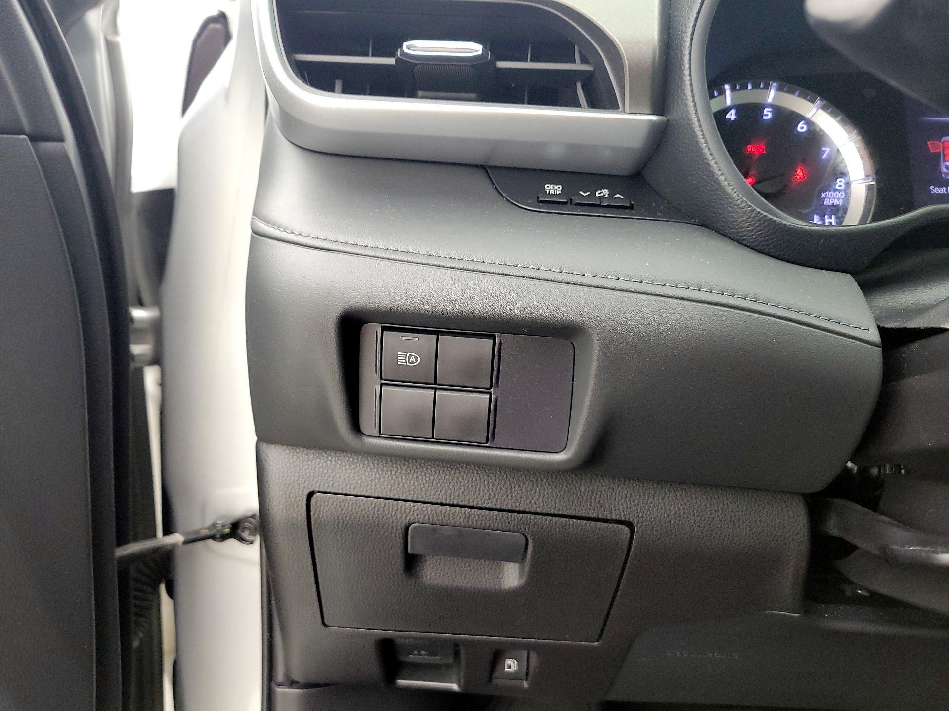 Thumbnail: 2020 Toyota Highlander - 11