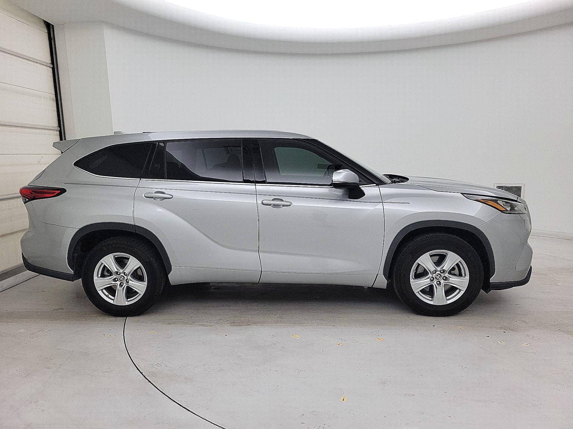 Thumbnail: 2020 Toyota Highlander - 4