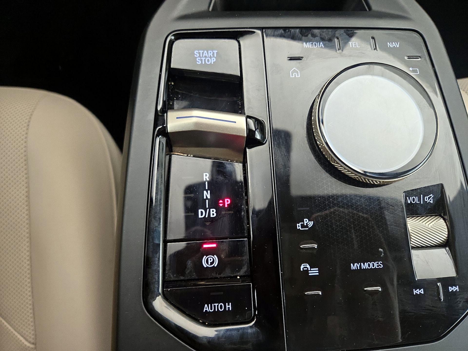 Thumbnail: 2023 BMW iX - 18