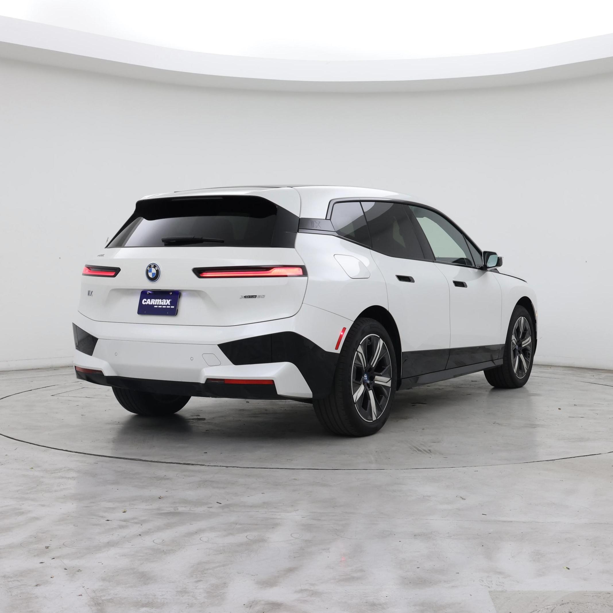 Thumbnail: 2023 BMW iX - 8