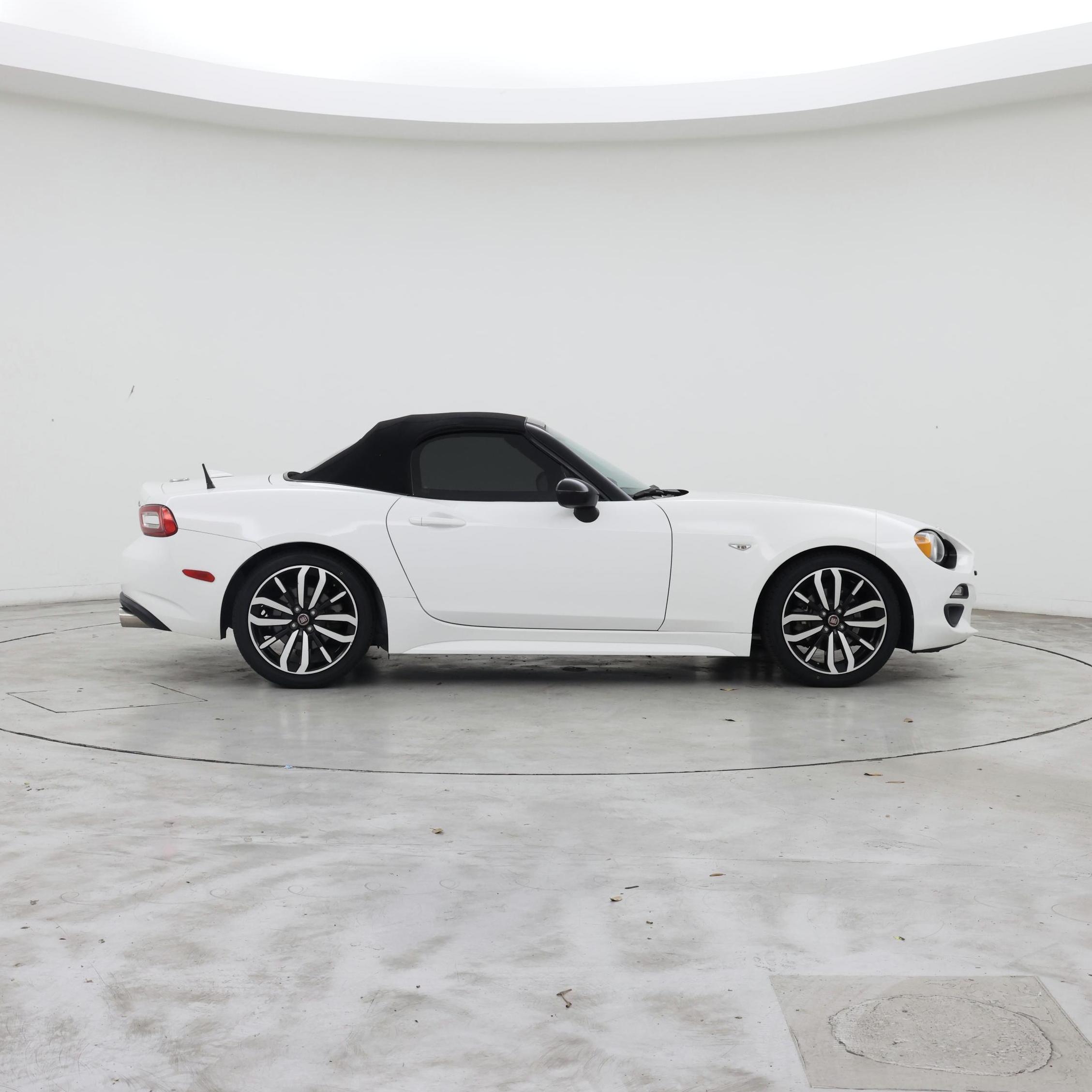 Thumbnail: 2020 Fiat 124 Spider - 7